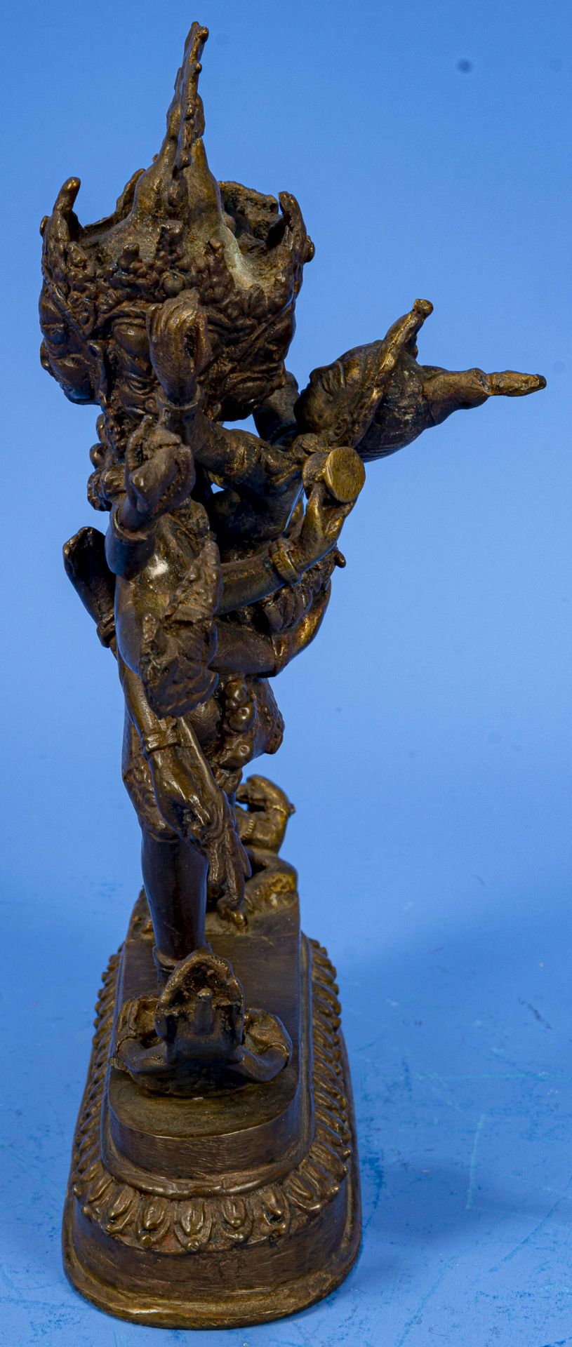 Bronzefigur der Gottheit DURGA PUJA, unbekanntes Alter, Höhe ca. 23 cm. - Bild 7 aus 8