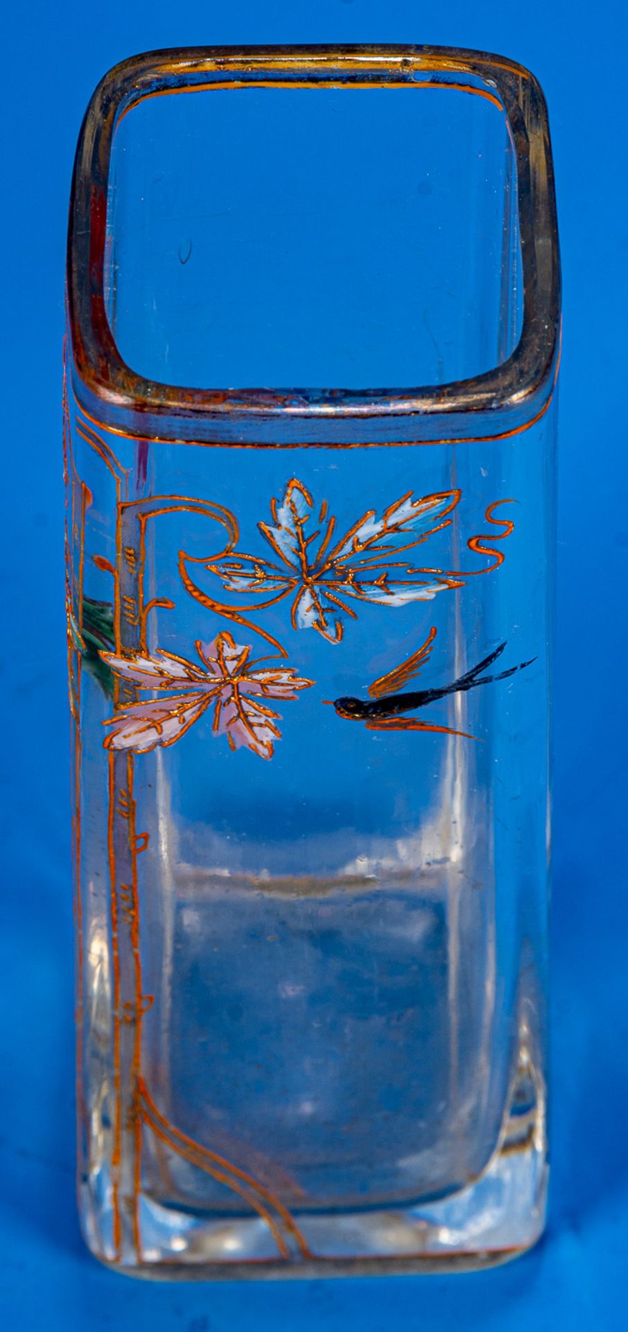 Feine Tischvase aus Wilhelminischer Zeit, Jugendstil deutsch um 1910. Dickwandiges, farbloses Glas  - Bild 3 aus 9