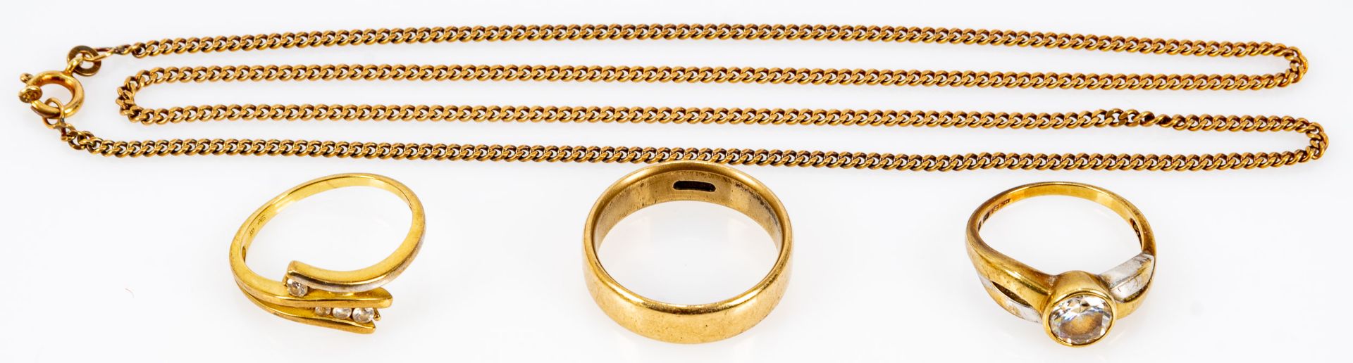 4tlg. Schmuckkonvolut 333er Gelbgoldschmuck, bestehend aus 3 Ringen ( unedler Besatz) sowie 1 Halsk