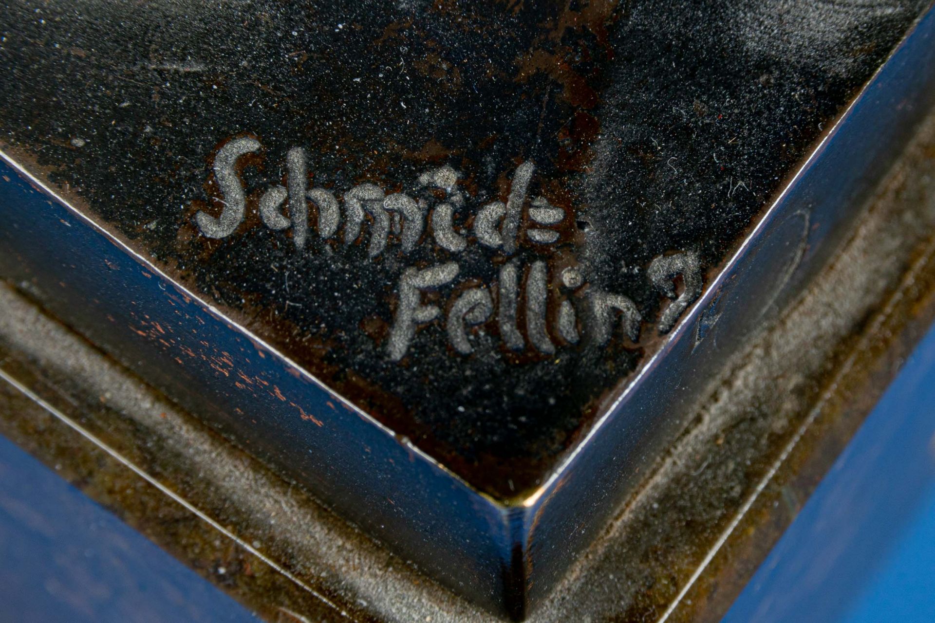 "Stehender Fechter", bräunlich patinierte Kleinbronze, auf dem Sockel signiert: "Schmid = Felling"  - Bild 10 aus 11