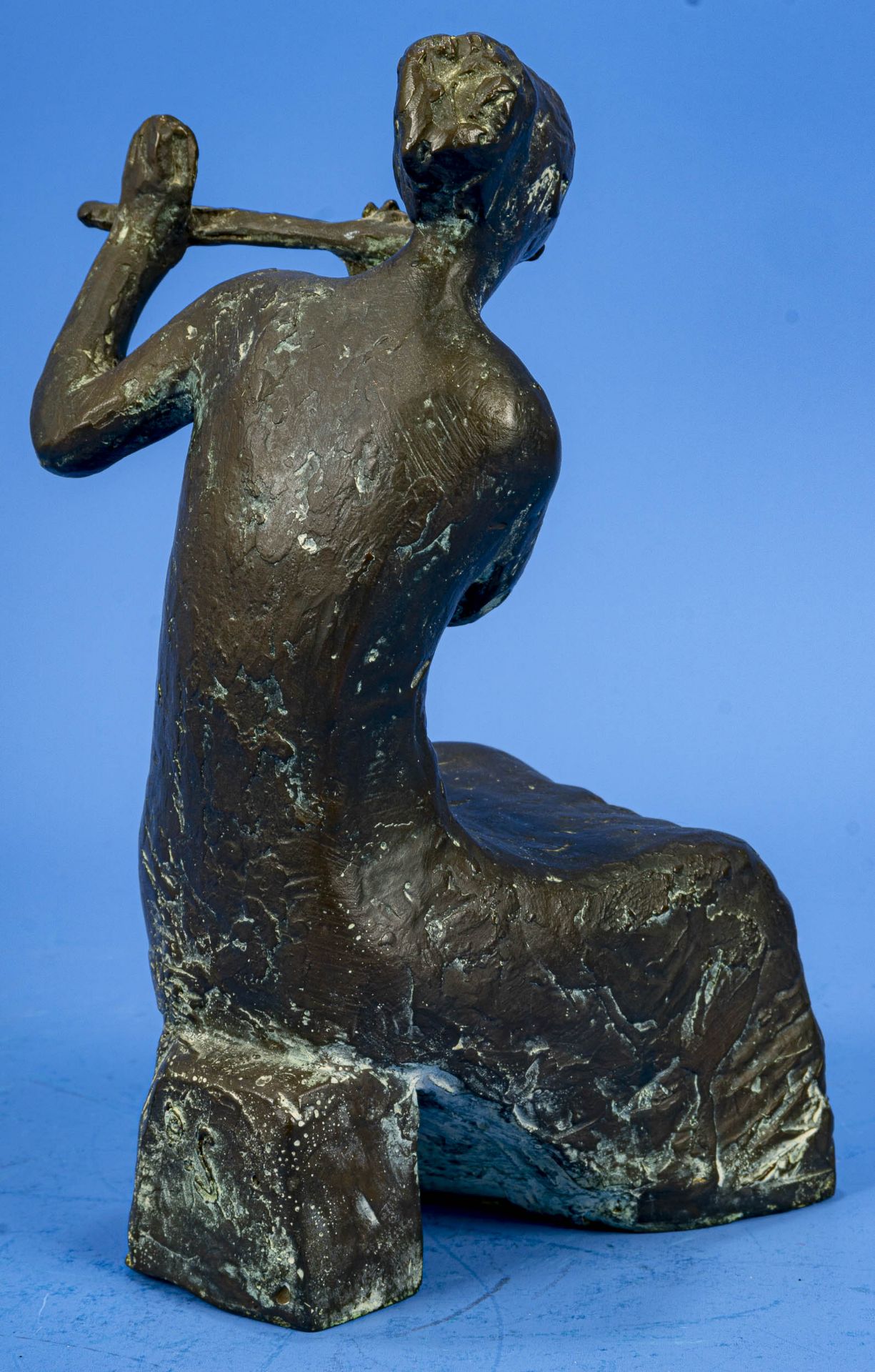 "Querflötistin", Bronze patiniert, Hohlguss, rückseitig monogrammiert "O.S"; Höhe ca. 23 cm, schöne - Image 5 of 9