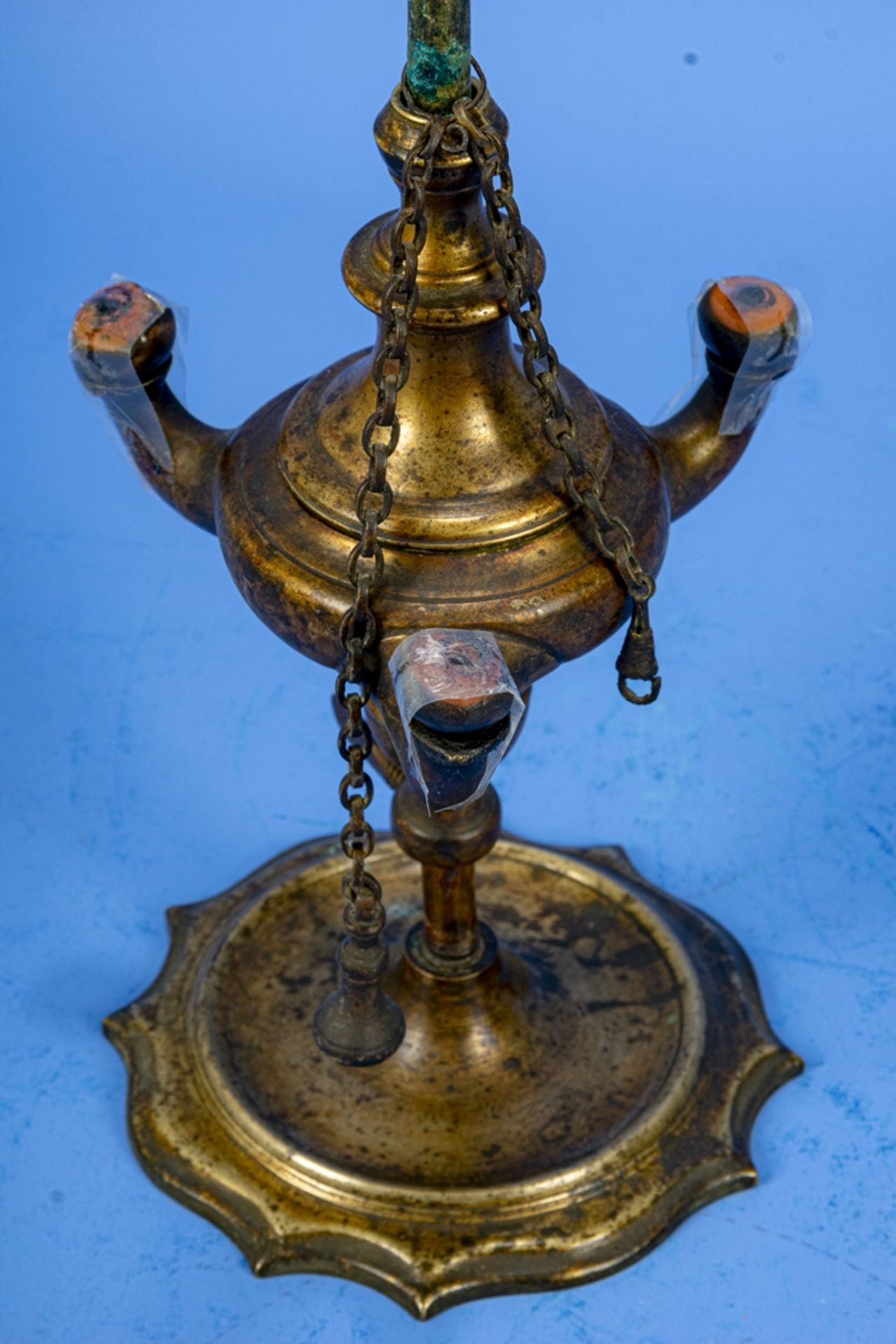 Antike 3flammige Öllampe, Messing, 1. Hälfte 19. Jhdt.; höhenverstellbares, 3flammiges Leuchterelem - Image 4 of 8