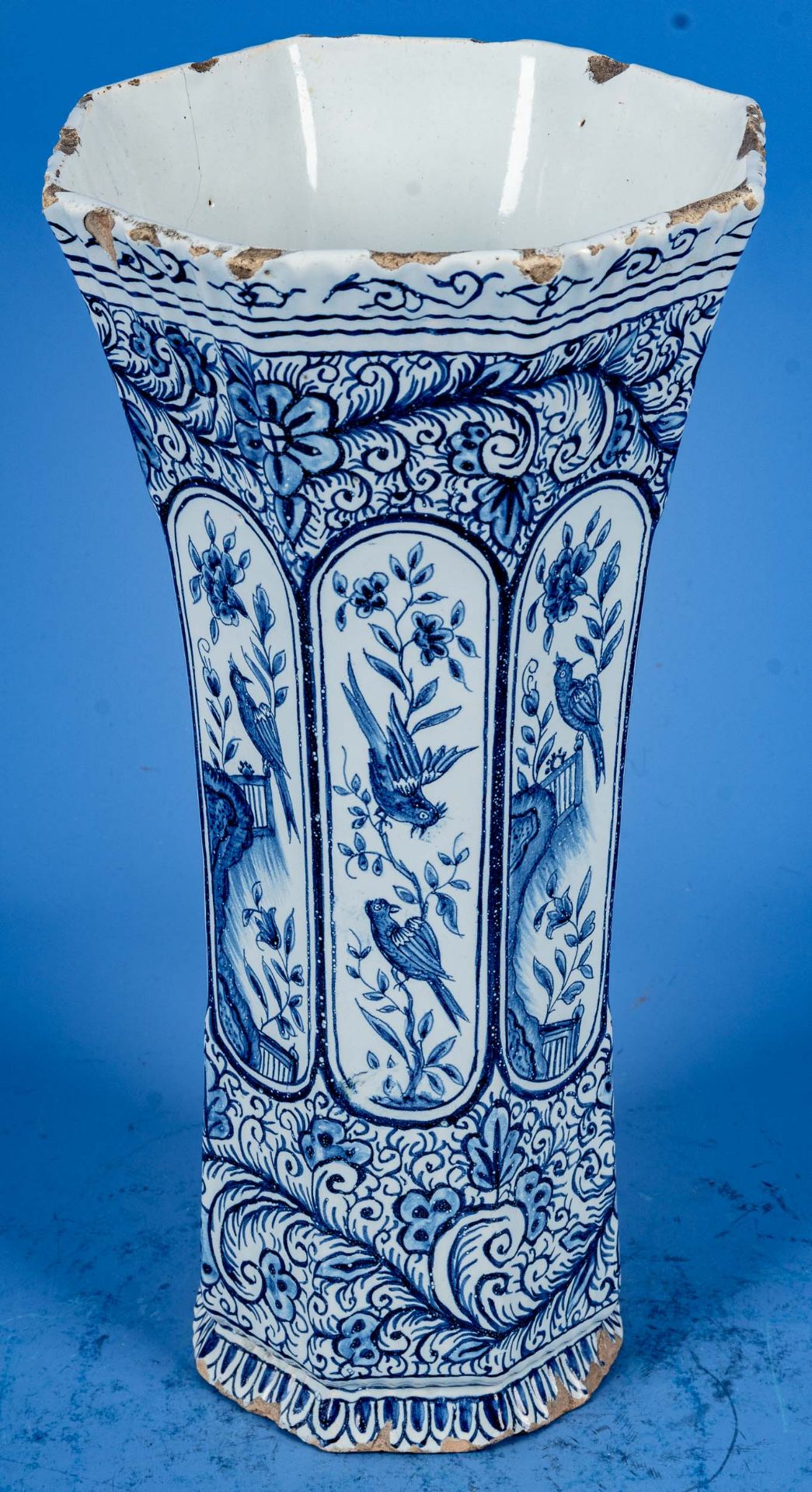 3tlg. Sammlung versch. antiker, wohl Delfter (Deckel-) Vasen des 18./ 19. Jhdts. Alle Teile in besc - Bild 10 aus 23