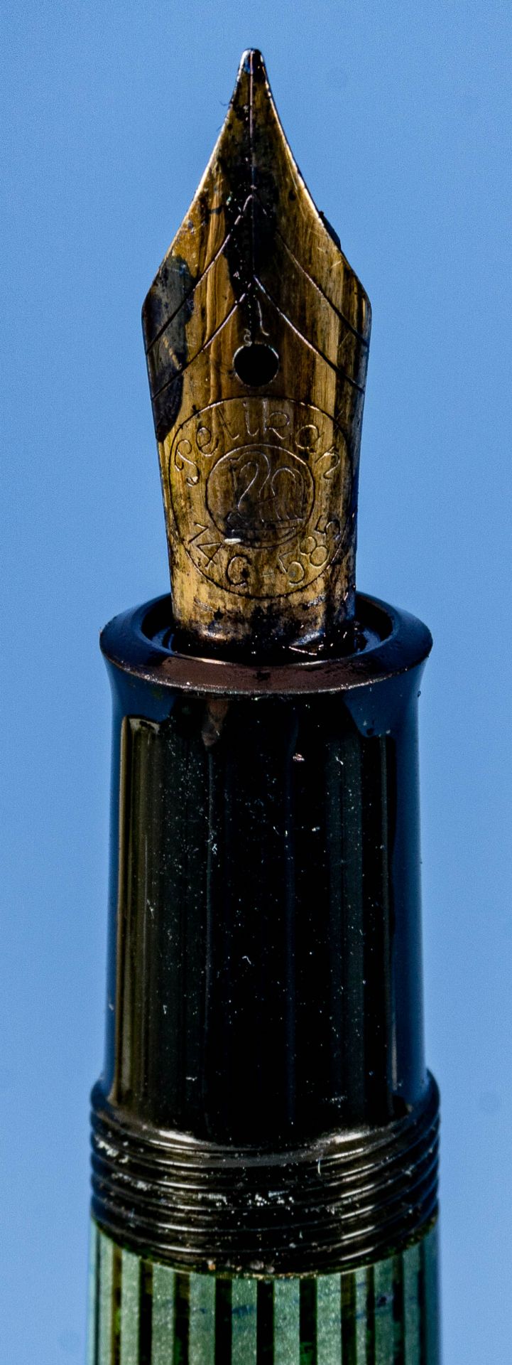 3 ältere Füllfederhalter, u.a. "Pelikan" mit Goldfeder. Versch. Alter, Größen, Hersteller & Erhalt; - Image 4 of 6