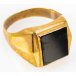 Großer, schlichter 333er Gelbgold Herrenring mit eingefasster Onyx - Platte, Ringinnendurchmesser c