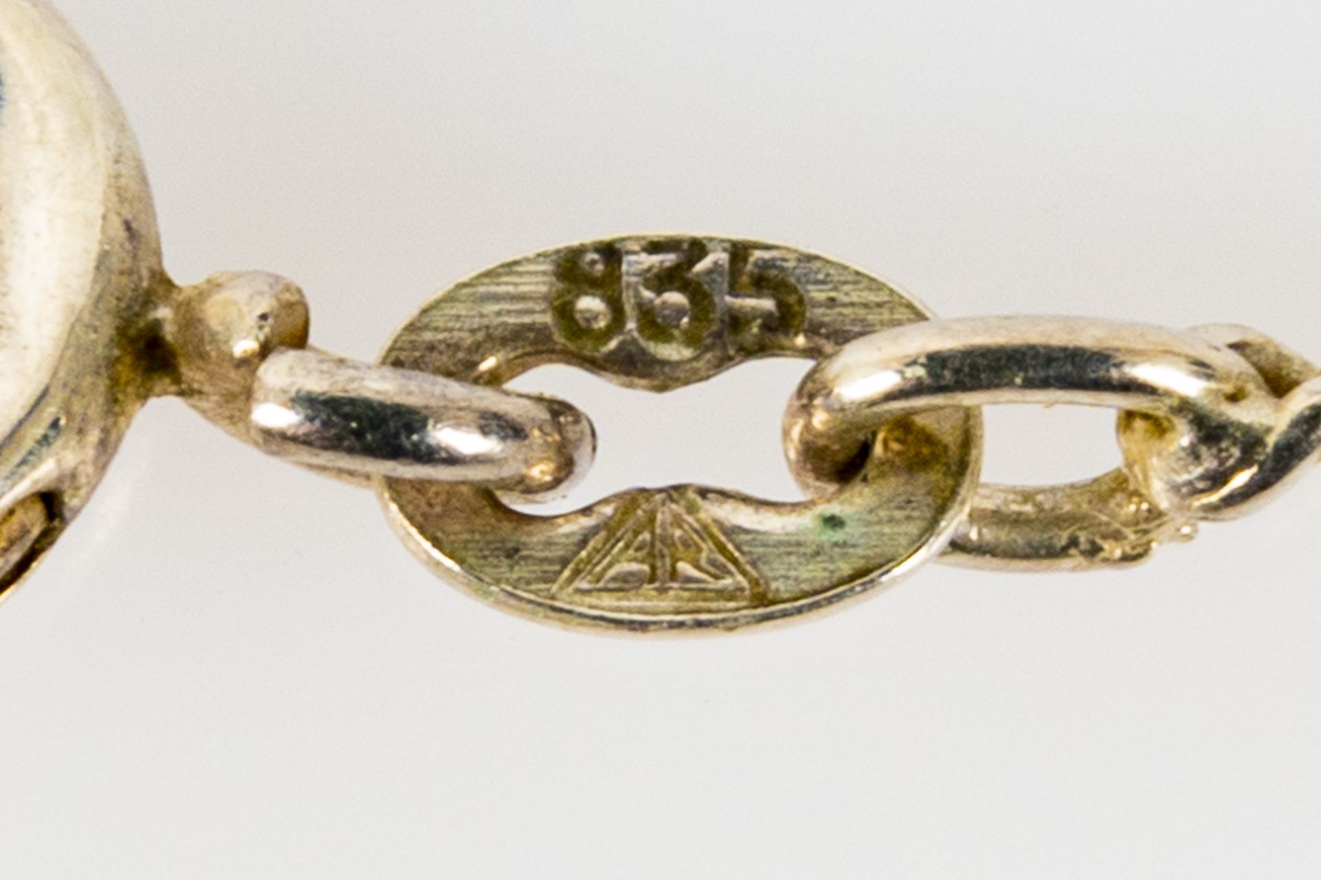 4tlg. Schmuckkonvolut, teilweise Silber, bestehend aus Halskette mit großem, ovalem Anhänger, durch - Image 6 of 6