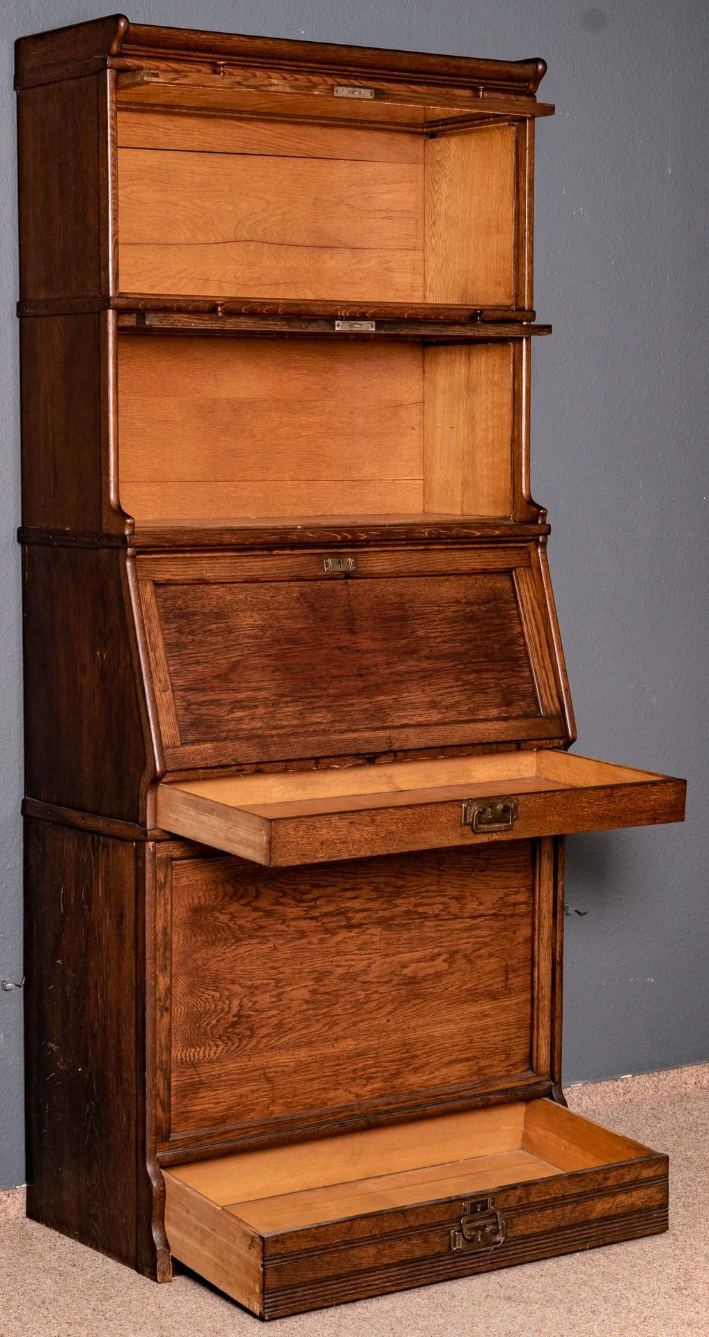 Sekretär mit Vitrinenaufsatz, sogen. "Lawyers Bookcase", um 1920/ 30, Eiche, aus mehreren Einzeltei - Bild 4 aus 9