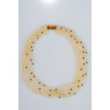 9strängige Süßwasser - Perlenkette mit vergoldetem Sicherheitsverschluss; 4 Stränge mit messingfarb