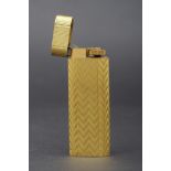 Elegantes Feuerzeug, CARTIER, vergoldetes Gehäuse, Gehäuseno. B 47916, Deckel mit Besitzermonogramm