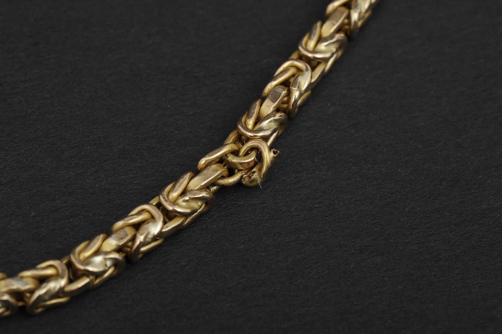 Halskette in 585er Gelbgold, aufwändiger Kettengliederdekor, 1 Stelle leicht aufgebogen, schadhaft. - Image 9 of 9
