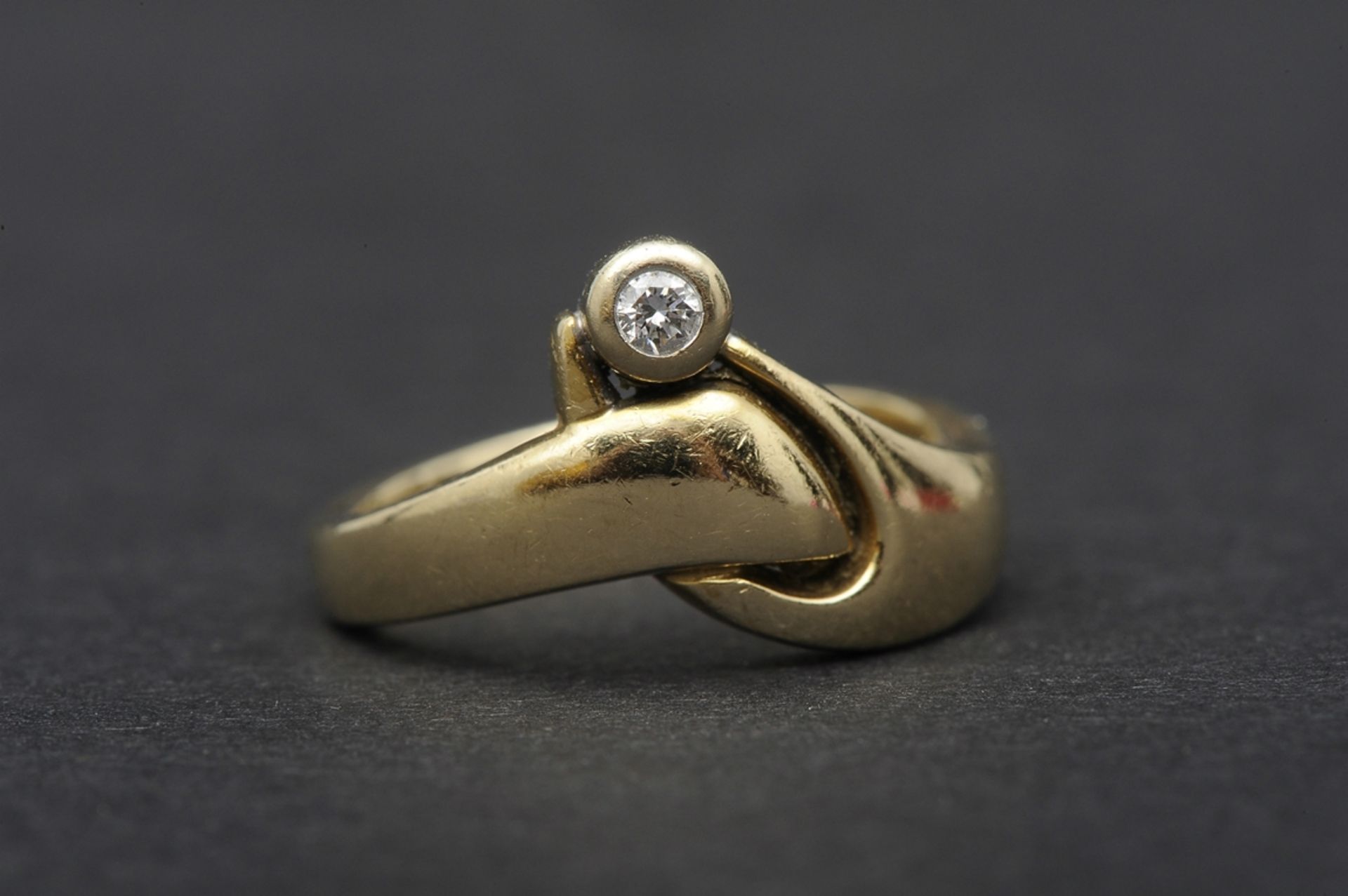 Zeitlos eleganter 585er Gelbgold-Damenring, ca. 6 gr. schwerer Ring mit Brillant von 0,05 ct., in