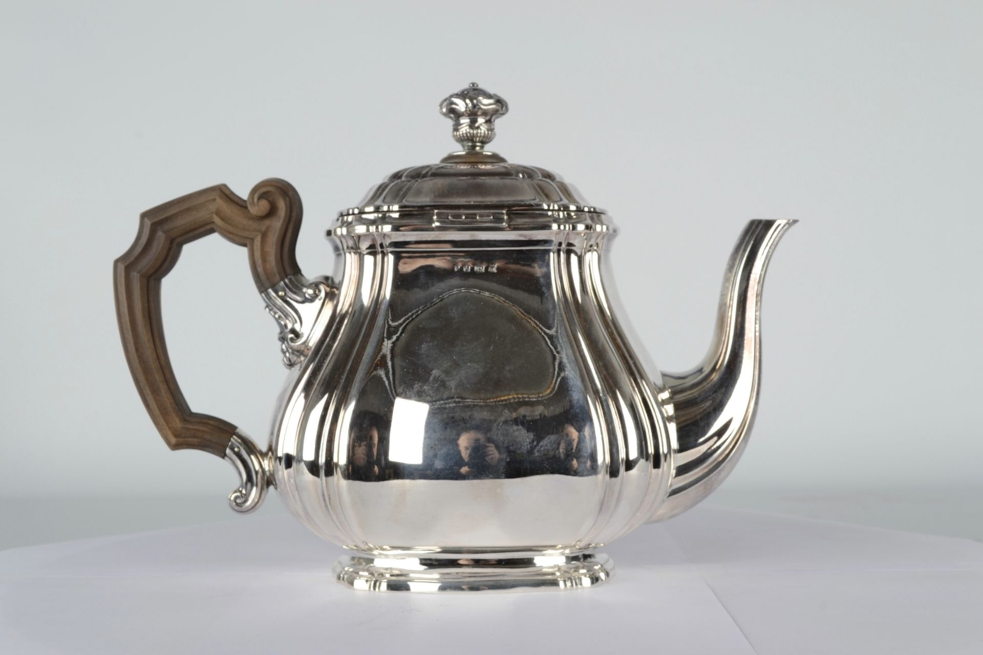 Schwere 925er Sterlingsilber Teekanne nach englischem Vorbild mit seitlich scharniertem Deckel, pla - Image 6 of 13