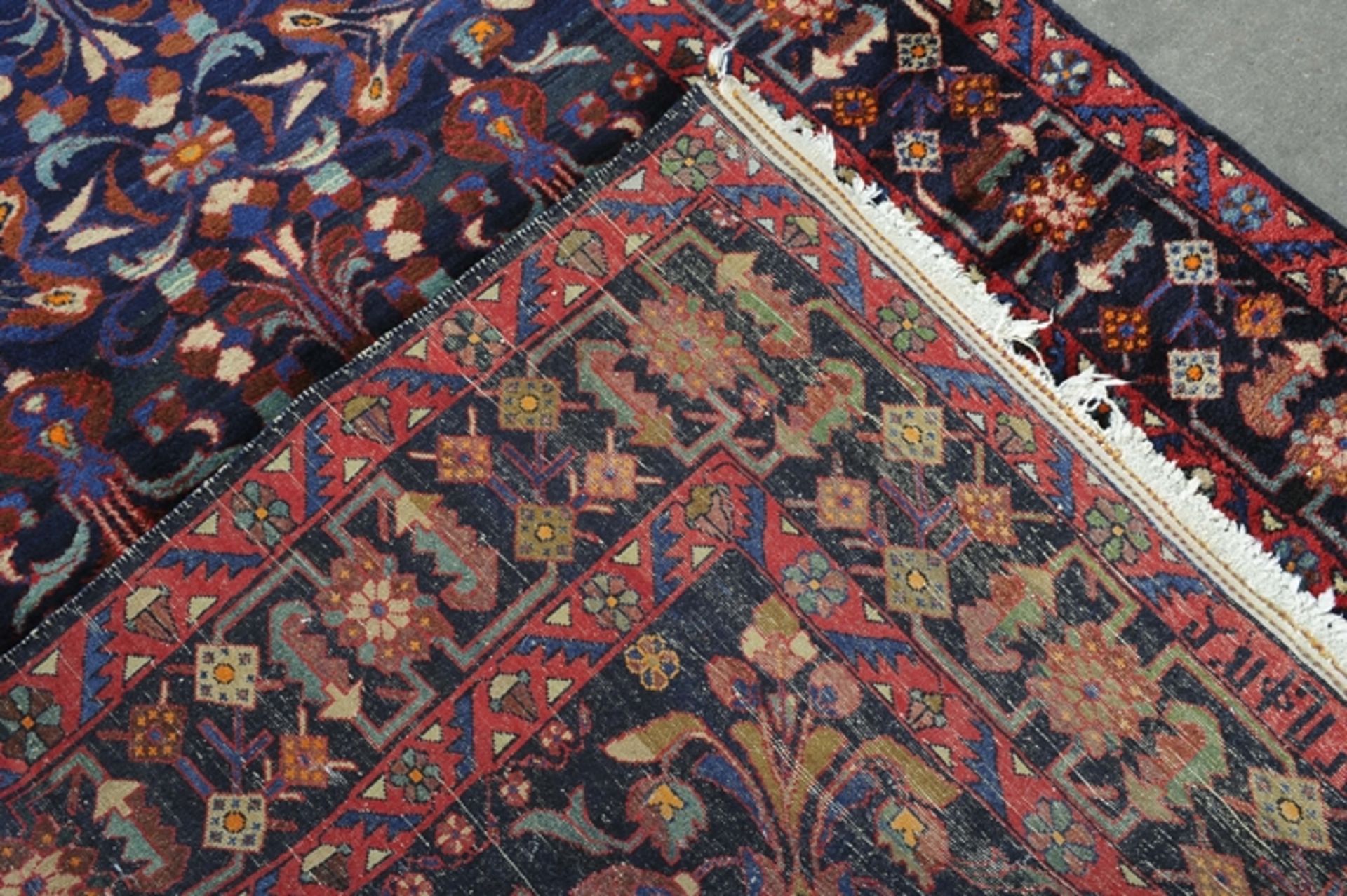 Älterer, signierter Orientteppich, Mahal, ca. 160 x 312 cm, kräftige Farben, floral durchgemusterte - Image 6 of 9