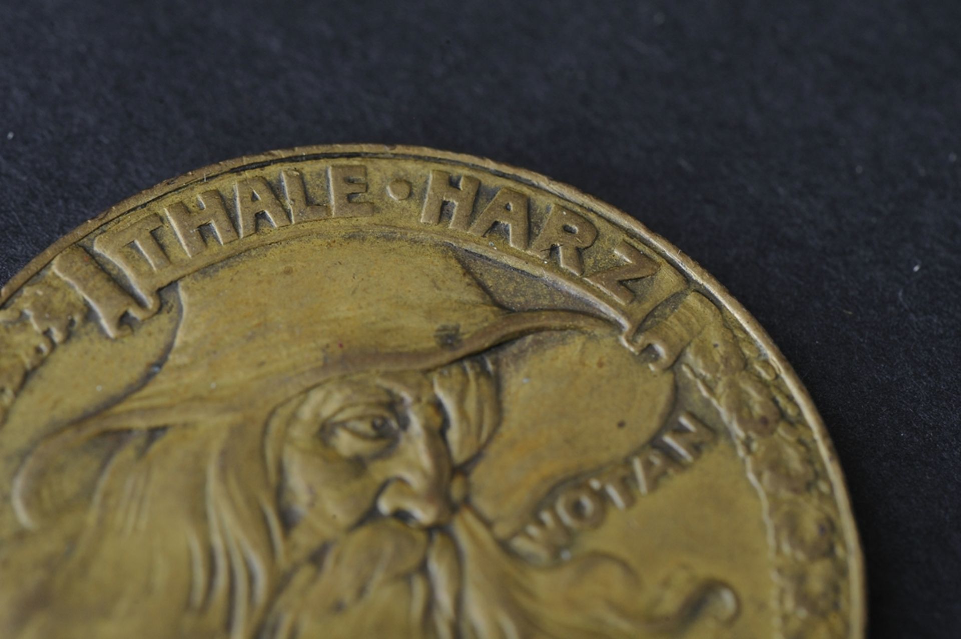 Thale/Harz "Doppel-Thaler", Bronzemedaille von Lauer, 1920er Jahre. Durchmesser ca. 38 mm. - Bild 3 aus 3