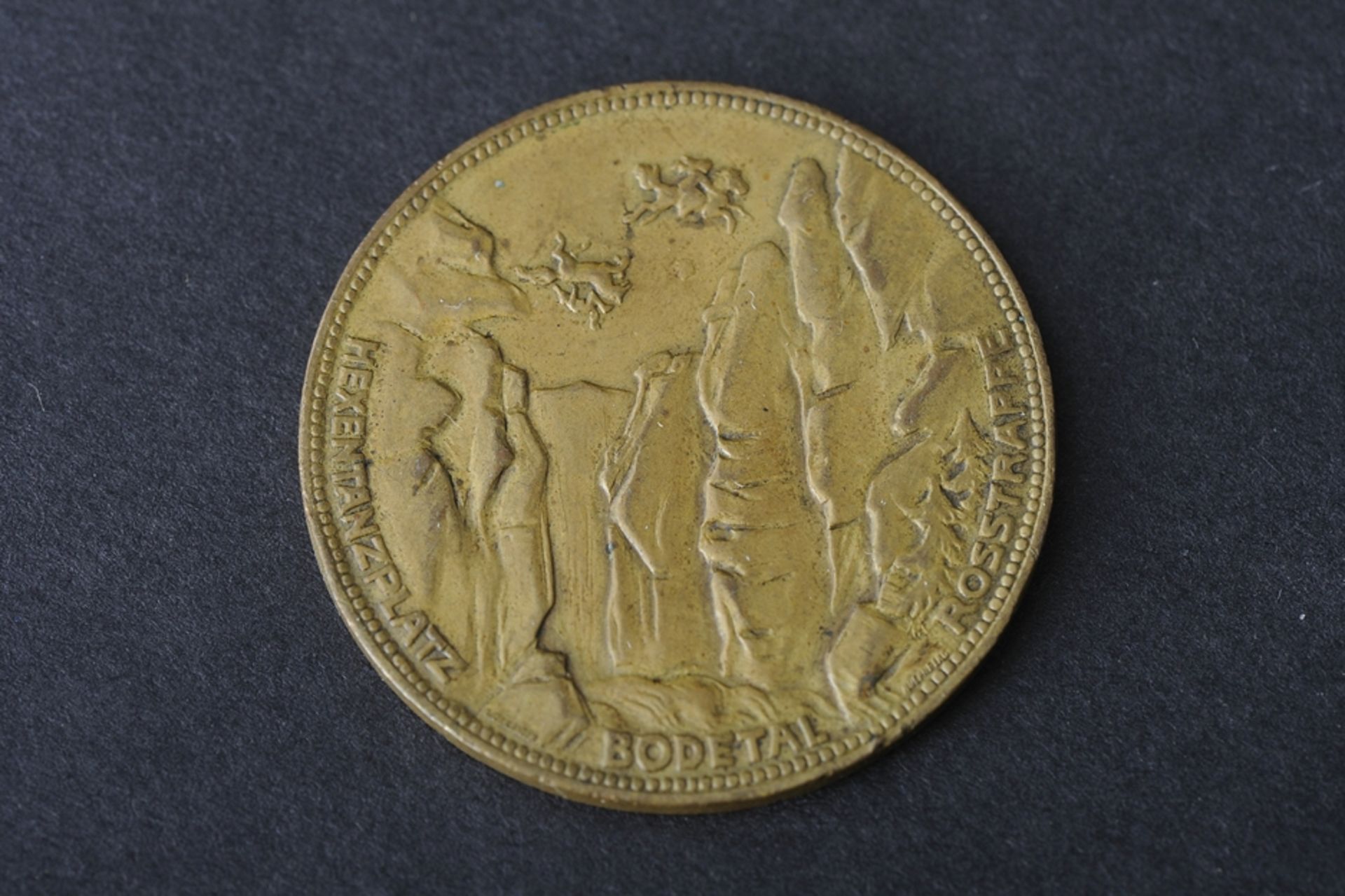 Thale/Harz "Doppel-Thaler", Bronzemedaille von Lauer, 1920er Jahre. Durchmesser ca. 38 mm. - Bild 2 aus 3