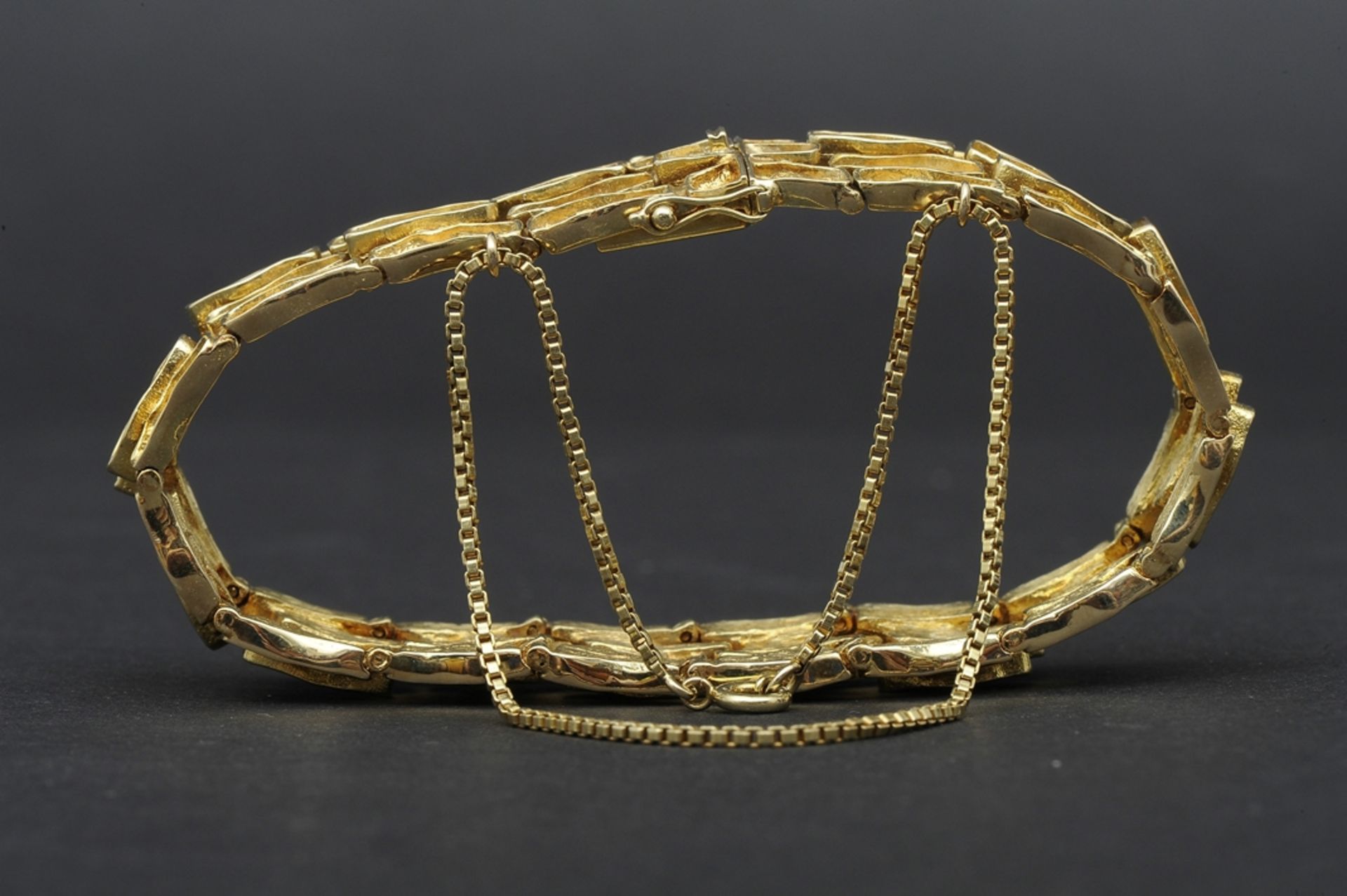 Außergewöhnliches, elegantes 14 K Gliederarmband, bestehend aus ungezählten gegossenen, überwiegend - Image 7 of 10