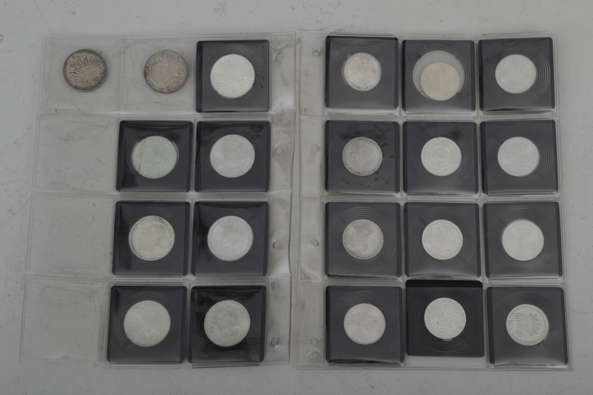 110tlg. Sammlung von 41 x 5 DM und 69 x 10 DM Münzen, teilweise Silber, zusammen ca. 895,- DM. Vers - Bild 7 aus 9