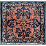 Alt - Malayer - Teppichposhti, ca. 60 x 57 cm, intensiv lachsfarbener Fond mit indigo-blauer, stili