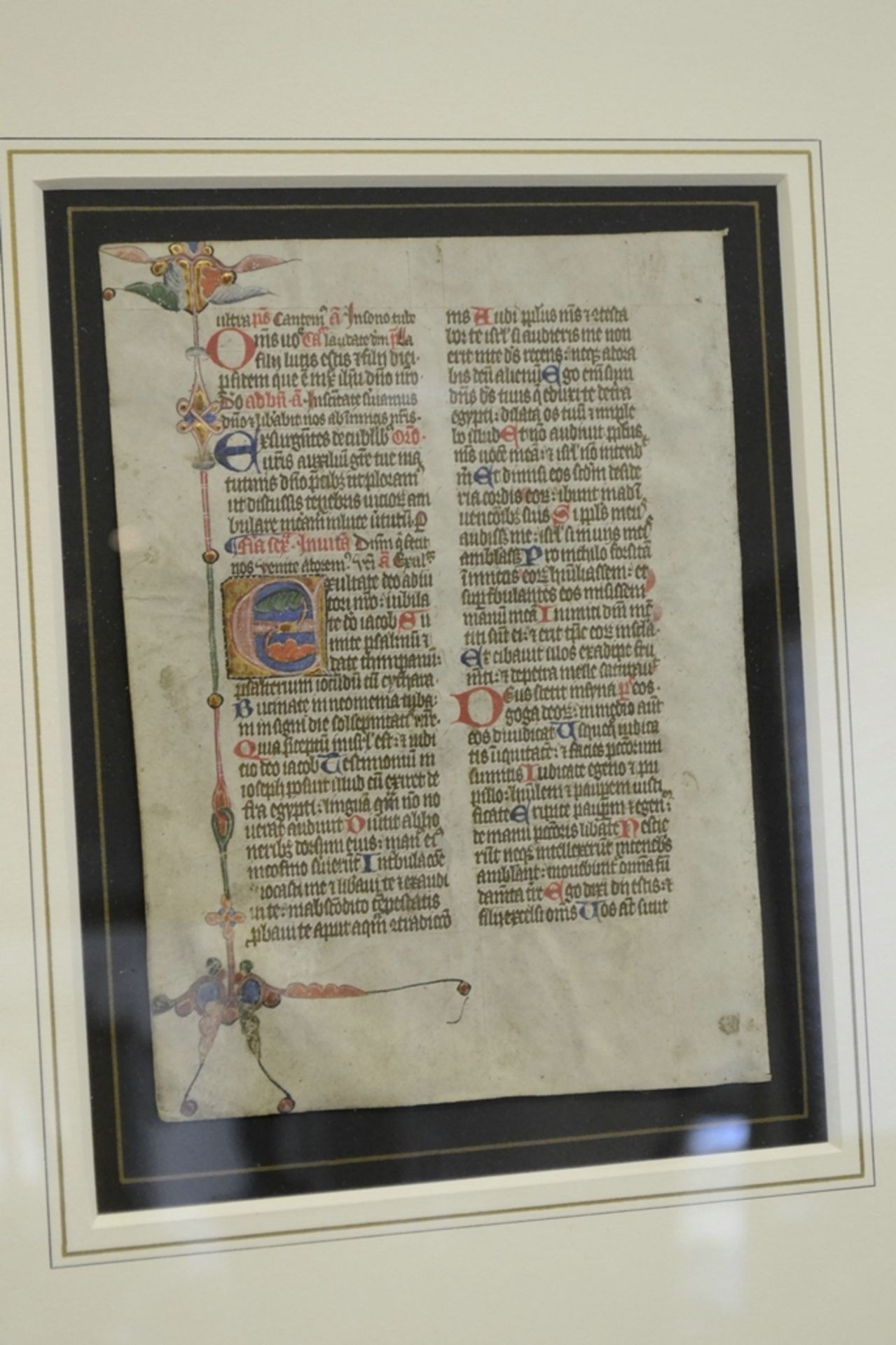 "Pergamenthandschrift aus lateinischer Missale um 1250" (laut rückseitigem Aufkleber), hinter Glas - Image 2 of 4