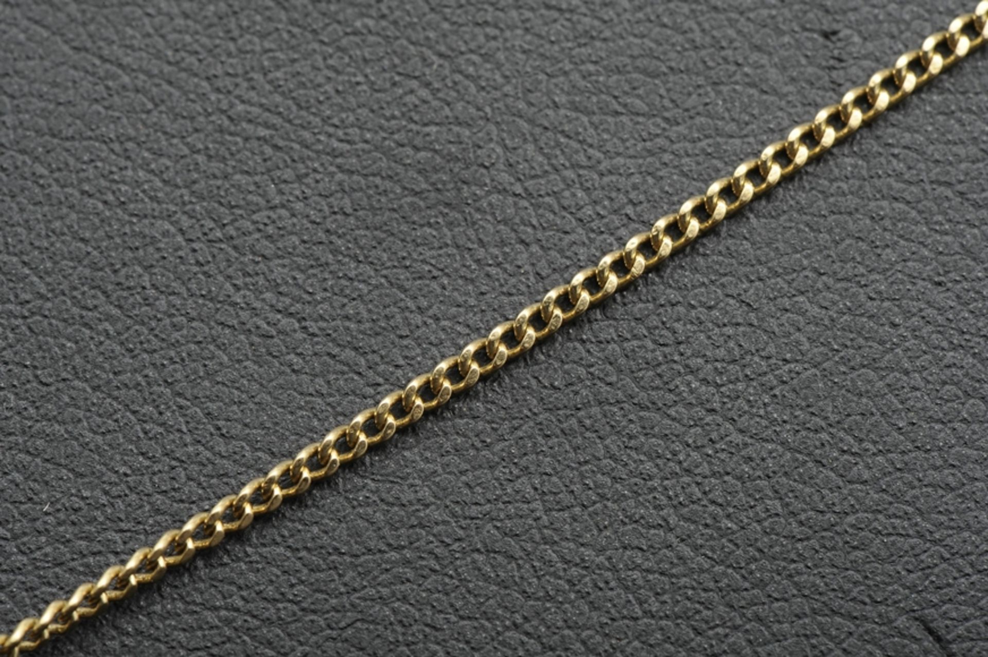 18k Gelbgold Halskette mit ovalem , blütenförmigem Kettenanhänger, dieser mit vollständig erhaltene - Image 3 of 10