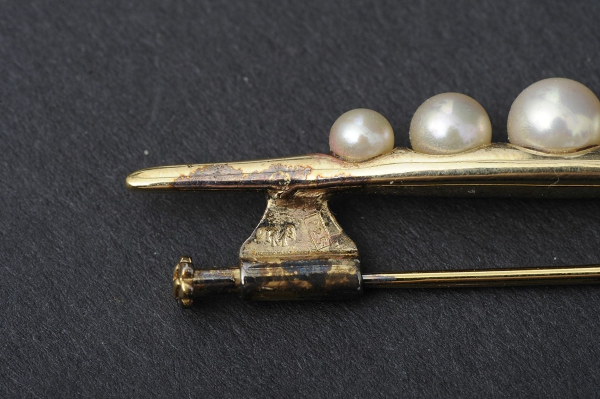 4teiliges Konvolut "Perlenschmuck", bestehend aus 3 Halsketten und vergoldeter Brosche. Verschieden - Image 16 of 17