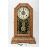 Kaminuhr der "Wm. Gilbert Clock Co. - USA", teilweise geschnitztes, hoch rechteckiges Holzgehäuse,