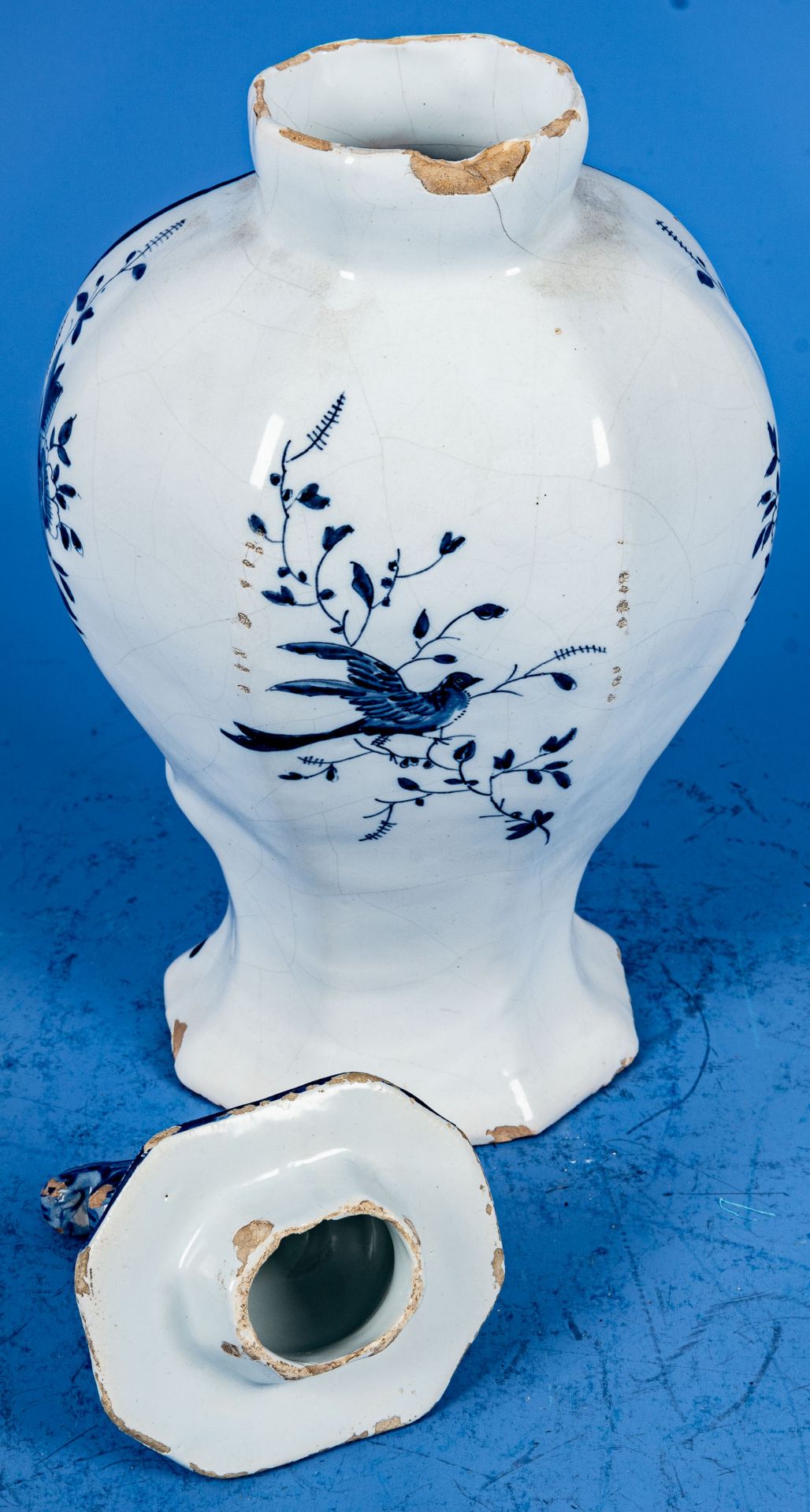 3tlg. Sammlung versch. antiker, wohl Delfter (Deckel-) Vasen des 18./ 19. Jhdts. Alle Teile in besc - Image 20 of 23