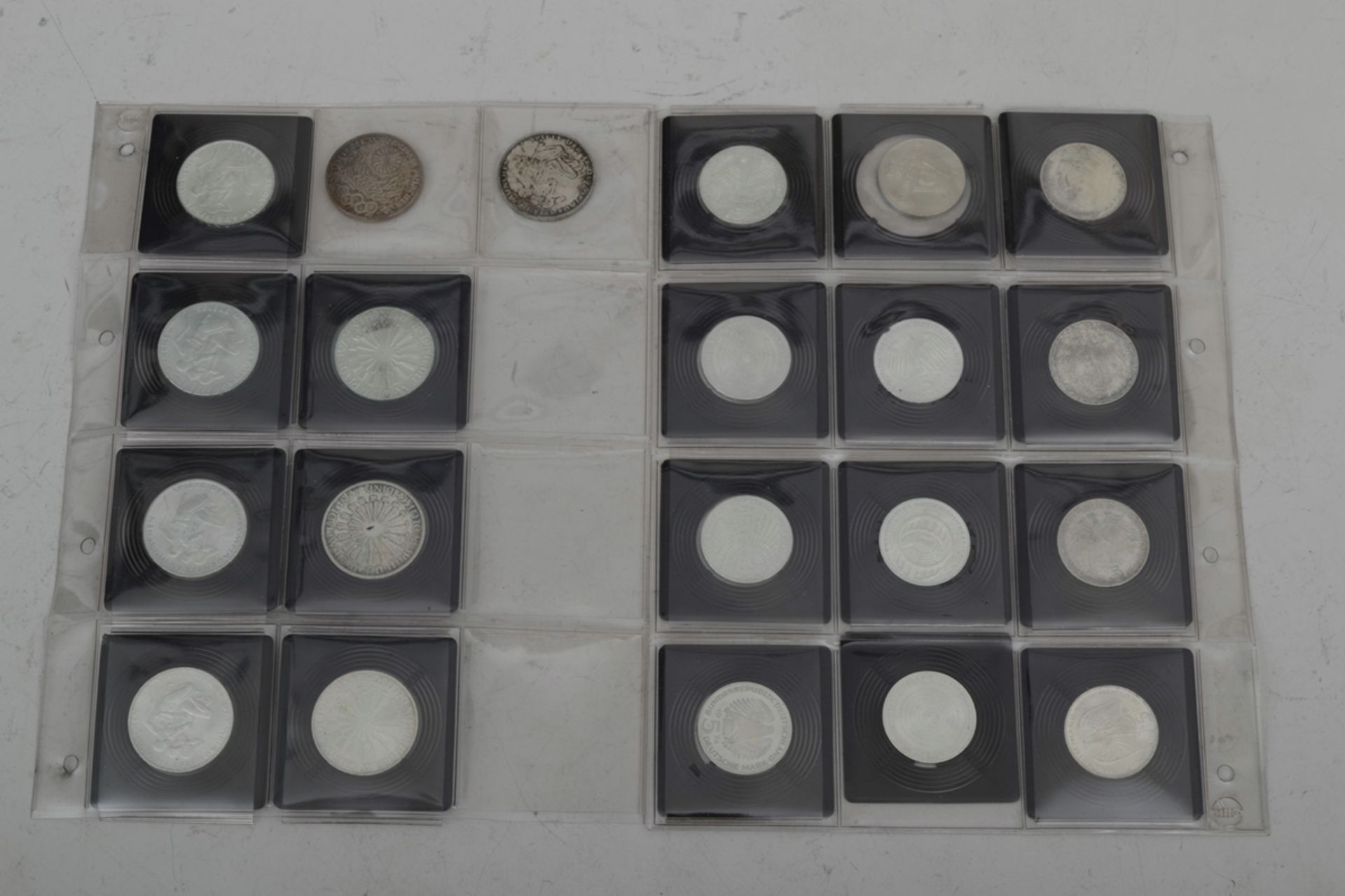 110tlg. Sammlung von 41 x 5 DM und 69 x 10 DM Münzen, teilweise Silber, zusammen ca. 895,- DM. Vers - Bild 6 aus 9