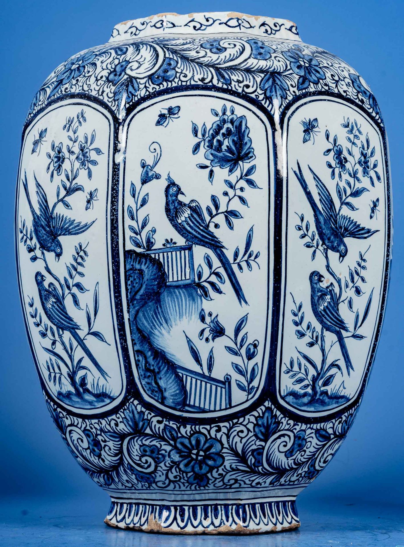 3tlg. Sammlung versch. antiker, wohl Delfter (Deckel-) Vasen des 18./ 19. Jhdts. Alle Teile in besc - Image 5 of 23