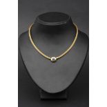 Modernistische Halskette/Collier, 18 K Gelbgold, Strang mit Schraubverschluss, mittig ovaler Kette