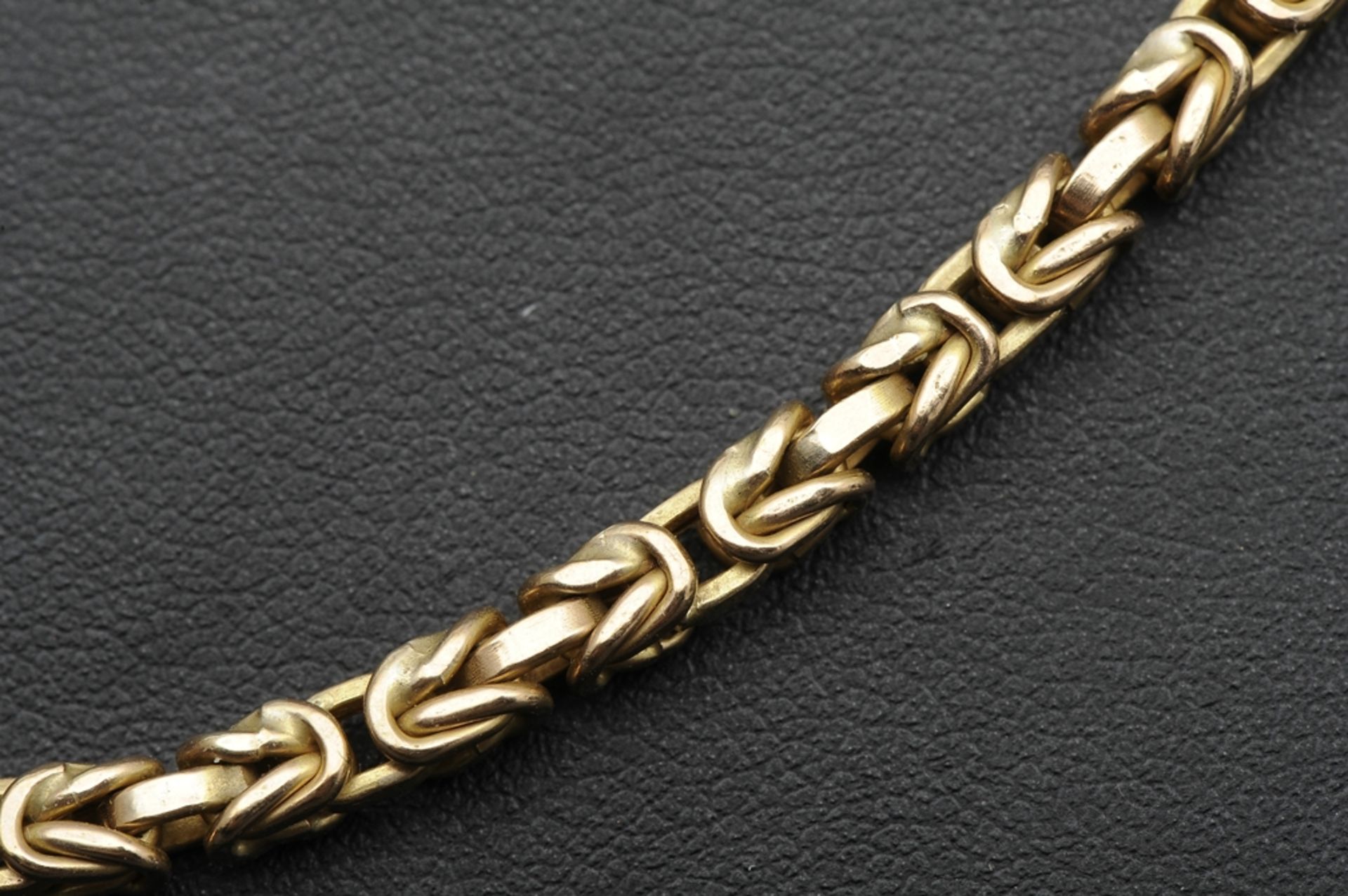Halskette in 585er Gelbgold, aufwändiger Kettengliederdekor, 1 Stelle leicht aufgebogen, schadhaft. - Image 4 of 9
