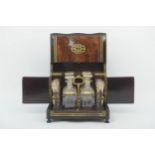 Prächtige "TANTAUIS" - Minibar, Napoleon III Ende 19. Jhdt., Deckel und seitlich scharnierte Türen