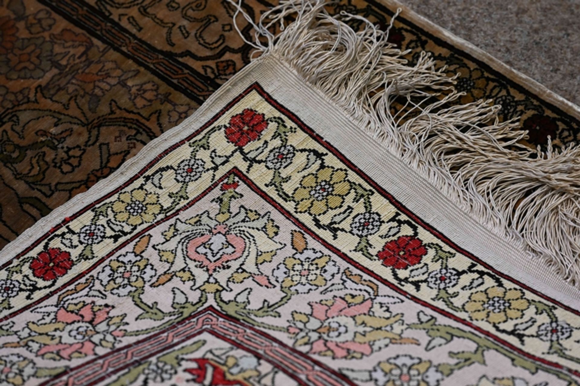 Ältere Seidenkayseri - Teppichbrücke/Gebetsteppich, ca. 54 x 77 cm. Schöner, ungereinigter Erhalt, - Bild 2 aus 7