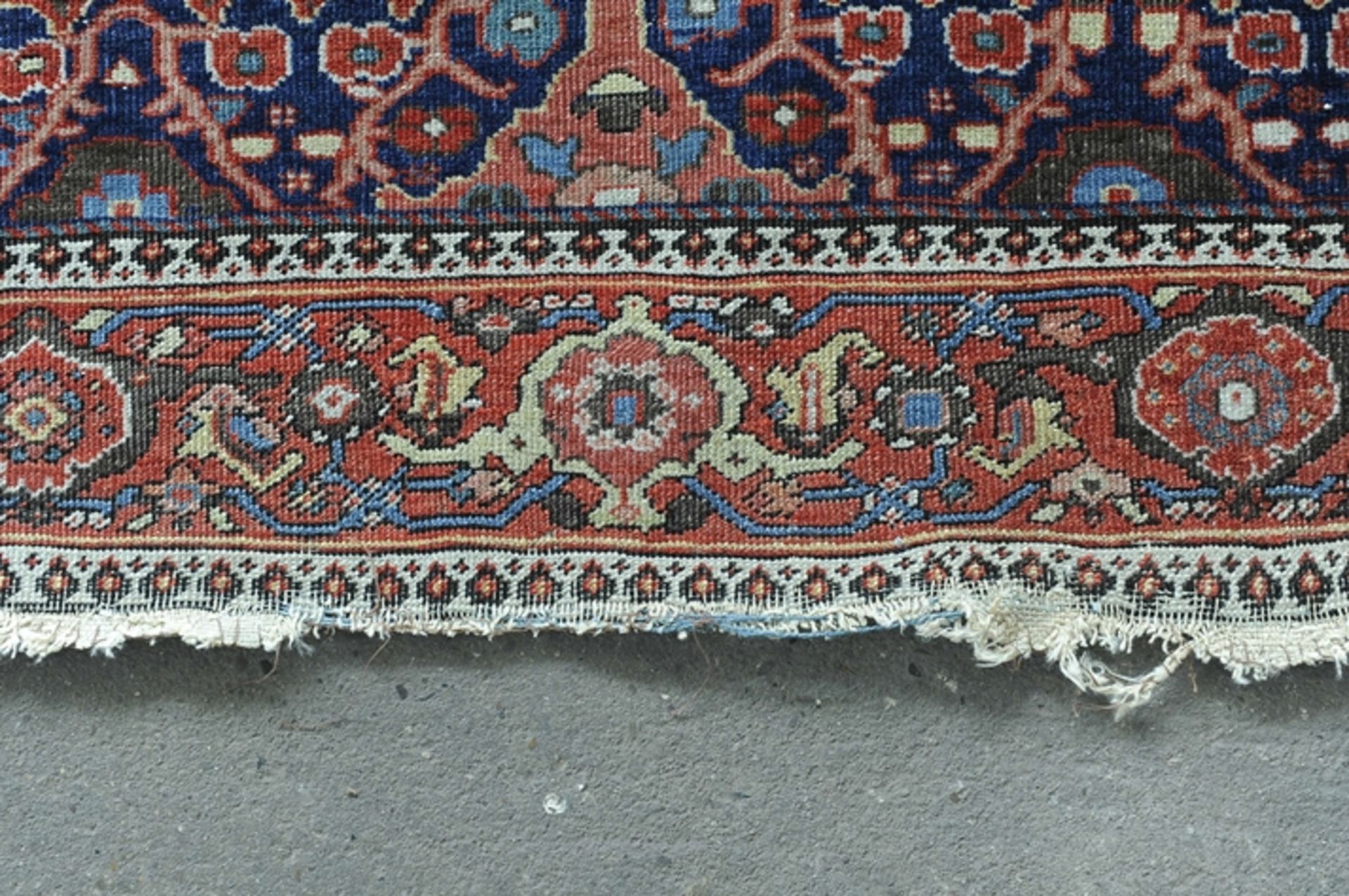 Alte oder antike Teppichbrücke, Persien, durchgemusterter, bläulicher Fond. Stärkere Alters- und Ge - Image 5 of 8