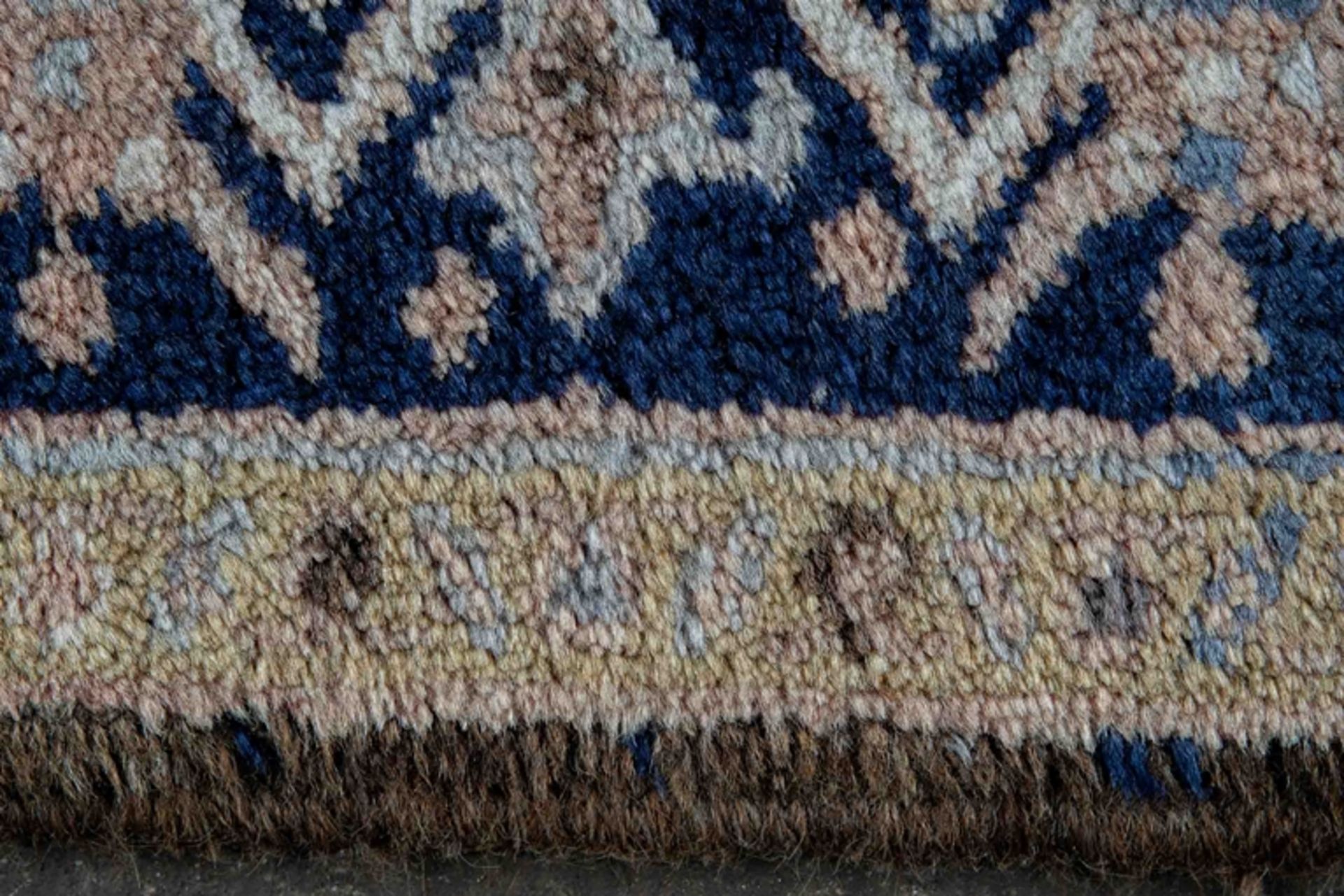 Großer HERIZ-Orientteppich, ca. 277 x 364 cm, überwiegend in Brauntönen gehalten, sandfarbener Fond - Image 8 of 8
