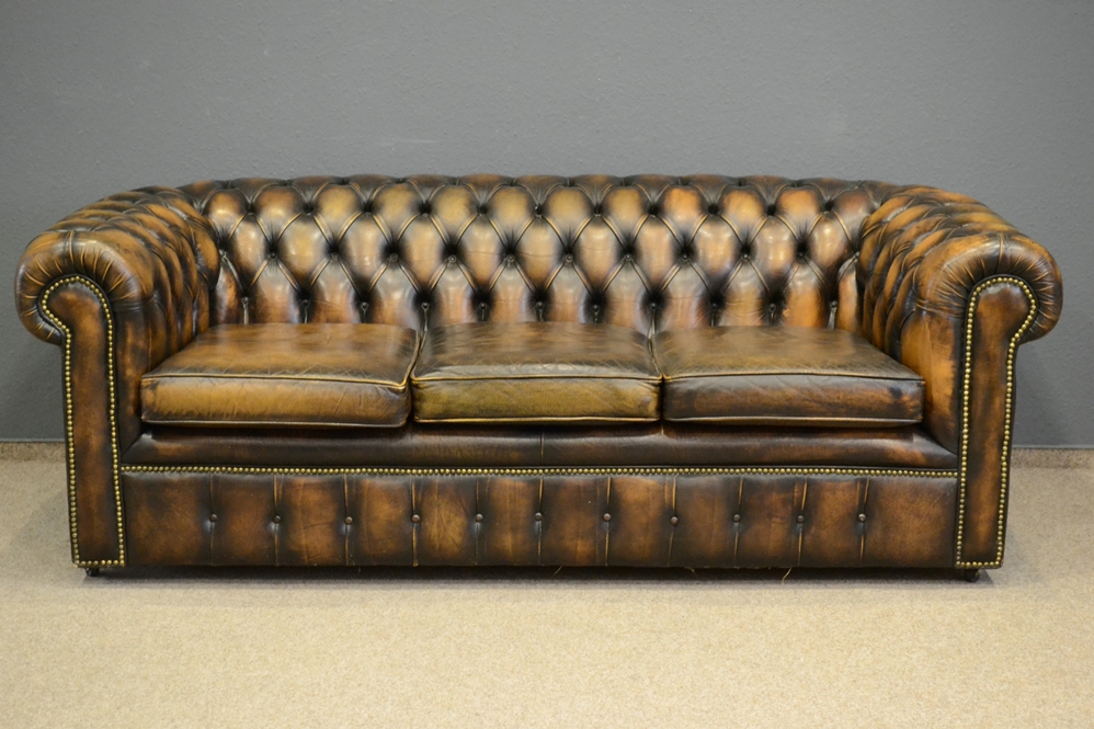 3sitziges Chesterfield-Sofa nach englischem Vorbild, spätes 20. Jhdt., bräunlich eingefärbtes Leder - Image 7 of 12