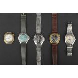 5teilige Sammlung verschiedener russischer Armbanduhren. Verschiedene Alter, Größen und Erhalt. Ung