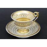 2teilige Kaffeetasse, ungemarktes Weißporzellan mit reicher Vergoldung, Biedermeier/Neo-Gotik, 19.