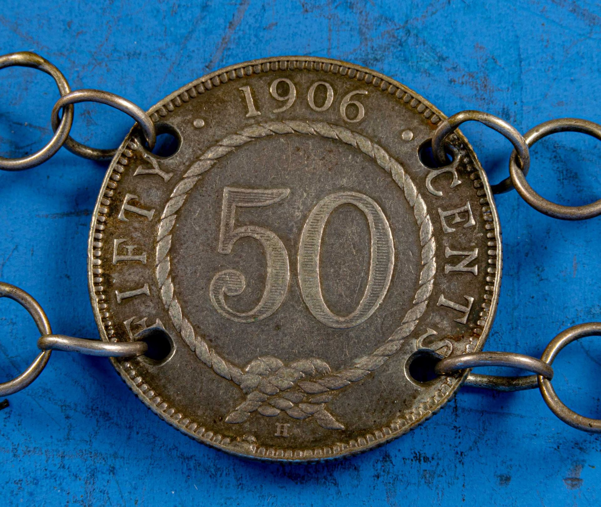 18gliedriger "Münzgürtel", die Münzen aus der Zeit um 1900 u.a. aus Indien & Malaysia stammend. 1 Ö - Image 9 of 9
