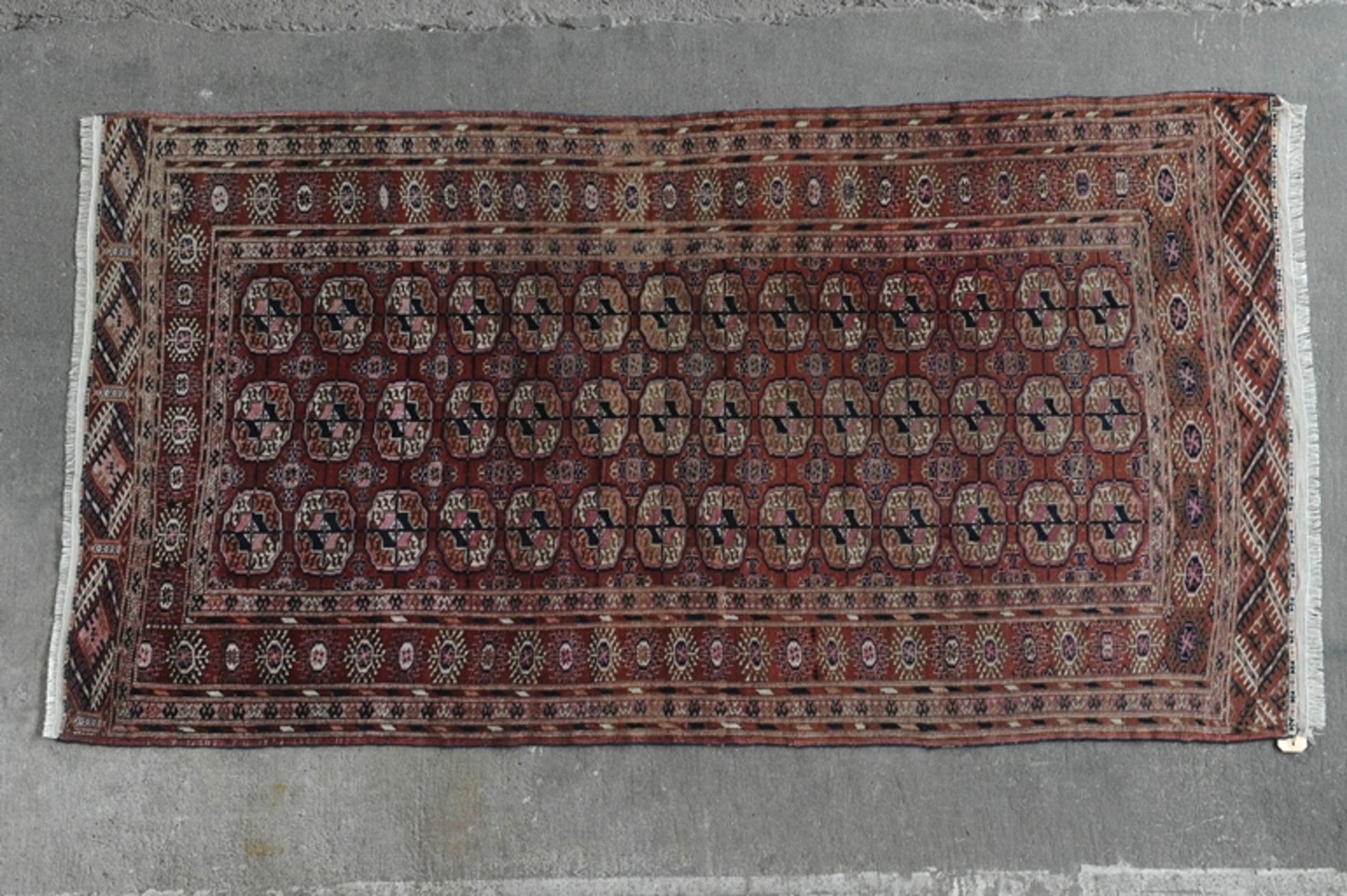 Russische Bochara-Teppichbrücke, ca. 115 x 215 cm, 2. Drittel 20. Jhdt., von breiter Hauptbordüre g