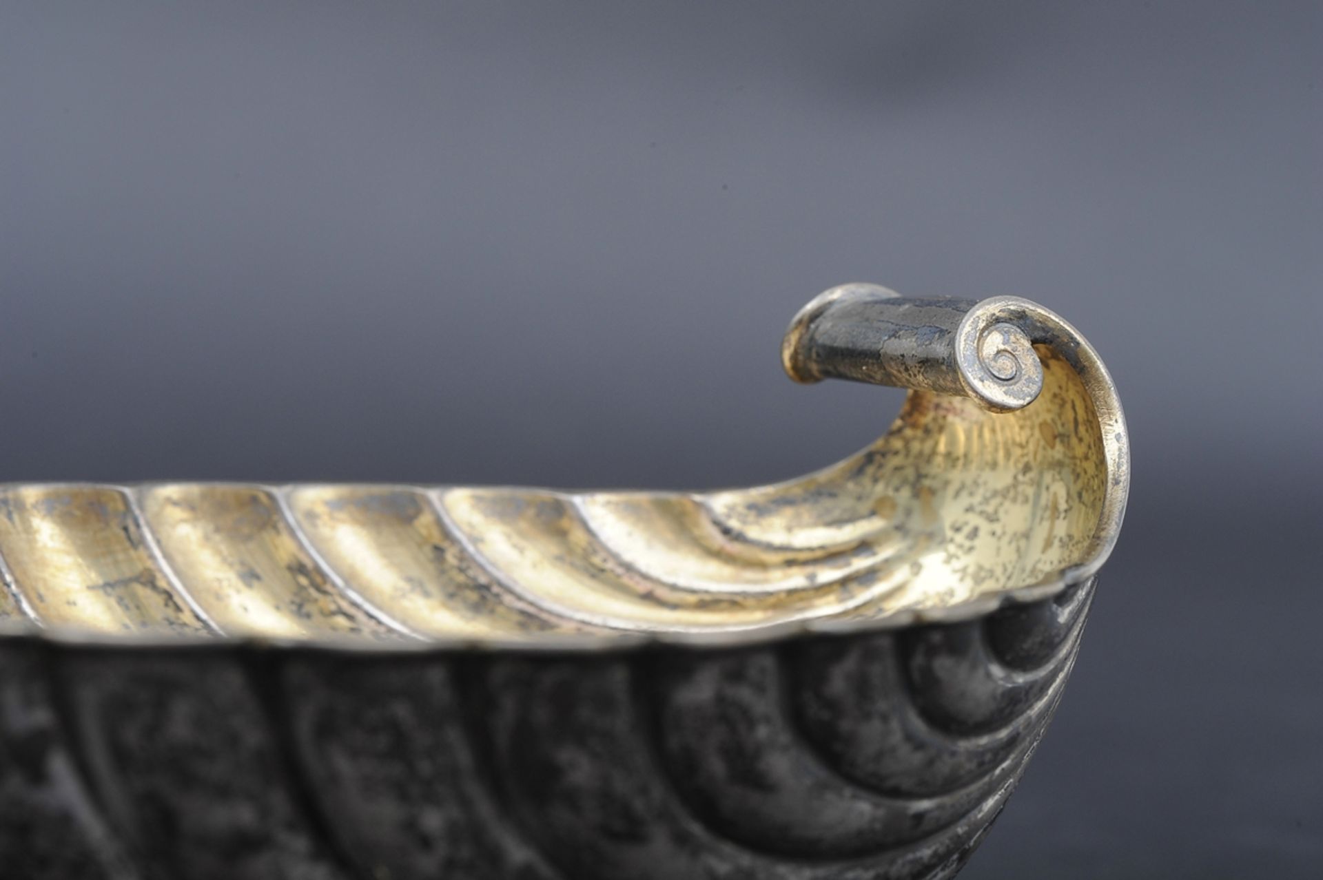Zeitlos elegante, klassische Muschelschale, 800er Silber, auf 3 "Schneckenhaus"-Füßen ruhende Schal - Image 10 of 10