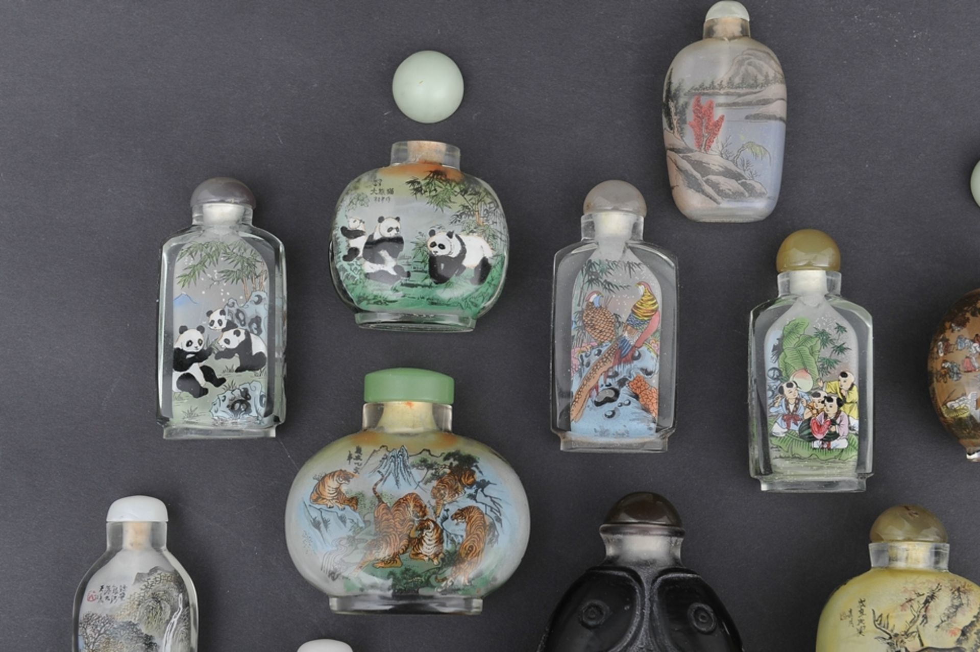 26teilige Sammlung verschiedener Flakons/ Snuffbottles aus Ostasien. Verschiedene Alter, Größen, Fo - Image 2 of 9