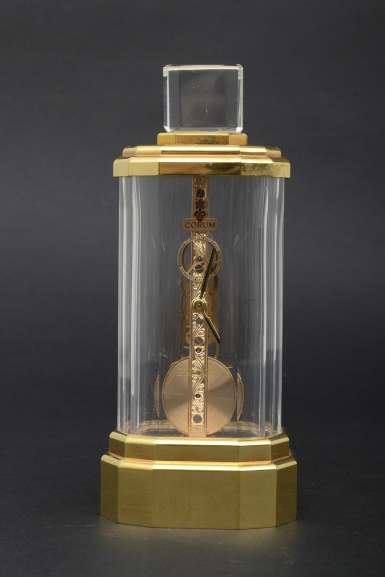 Parfümflakon mit eingebauter CORUM - Quarzuhr, skelettiertes Quarzwerk. Das vergoldete Gehäuse rück - Image 3 of 7