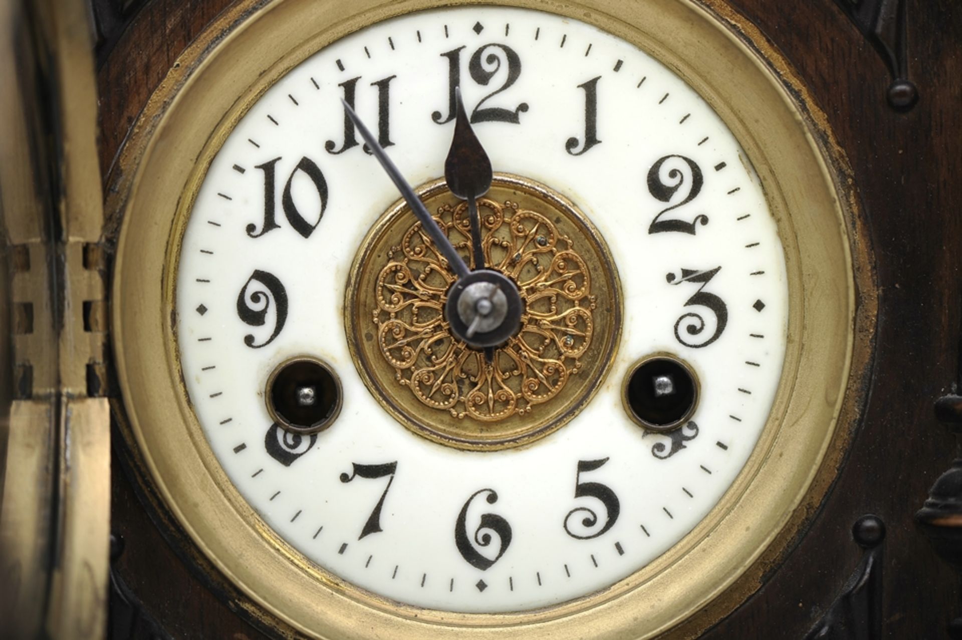 Kaminuhr, Historismus - "The Greenwich Clock" - aufwändig mit "Dachschindeln" und Türmchenabschlüss - Image 3 of 14
