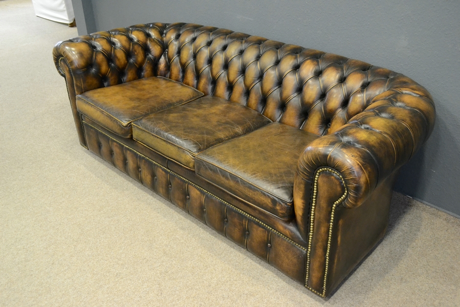 3sitziges Chesterfield-Sofa nach englischem Vorbild, spätes 20. Jhdt., bräunlich eingefärbtes Leder - Image 9 of 12
