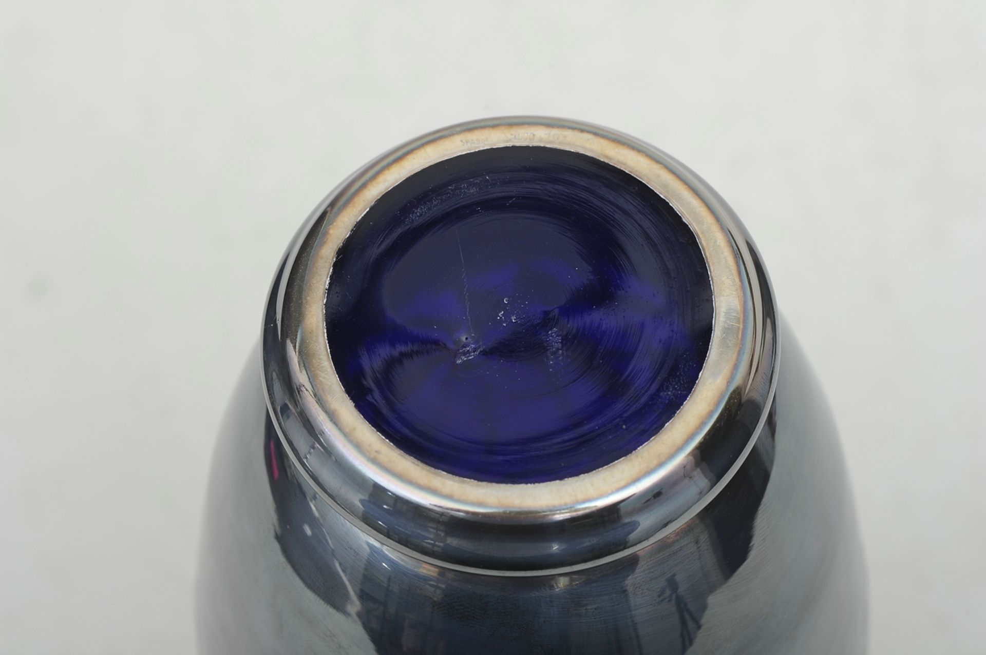 Sehr schön erhaltene SILVER OVERLAY - Vase, bläulich violetter Glaskorpus mit teils flächendeckende - Image 5 of 5