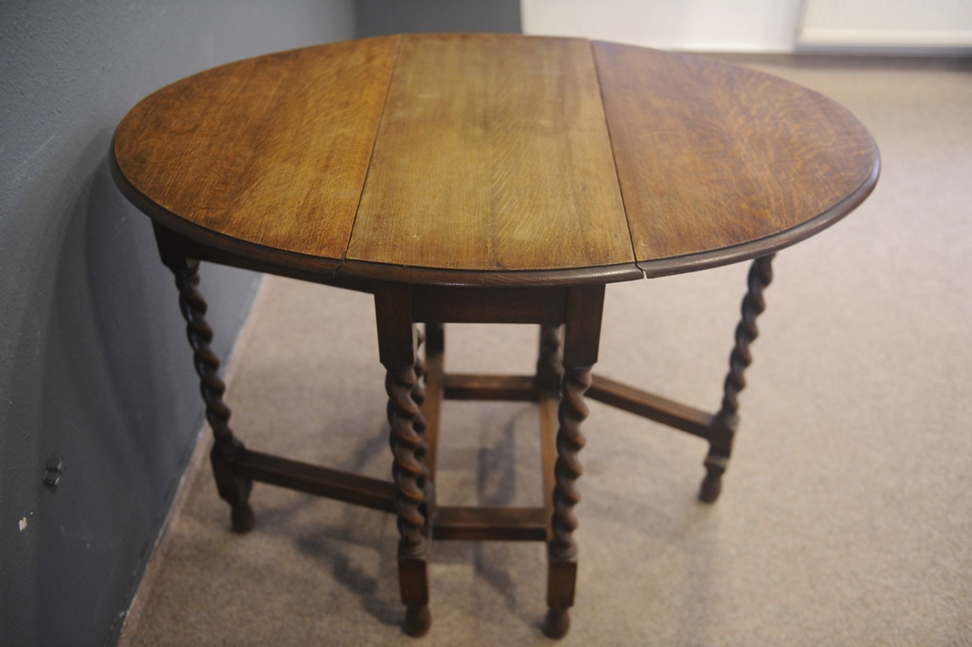 Kleiner Klapptisch, englischer "Gate - Leg - Table", Eiche, 20. Jhdt. Höhe ca. 76,5 cm, Platte max.