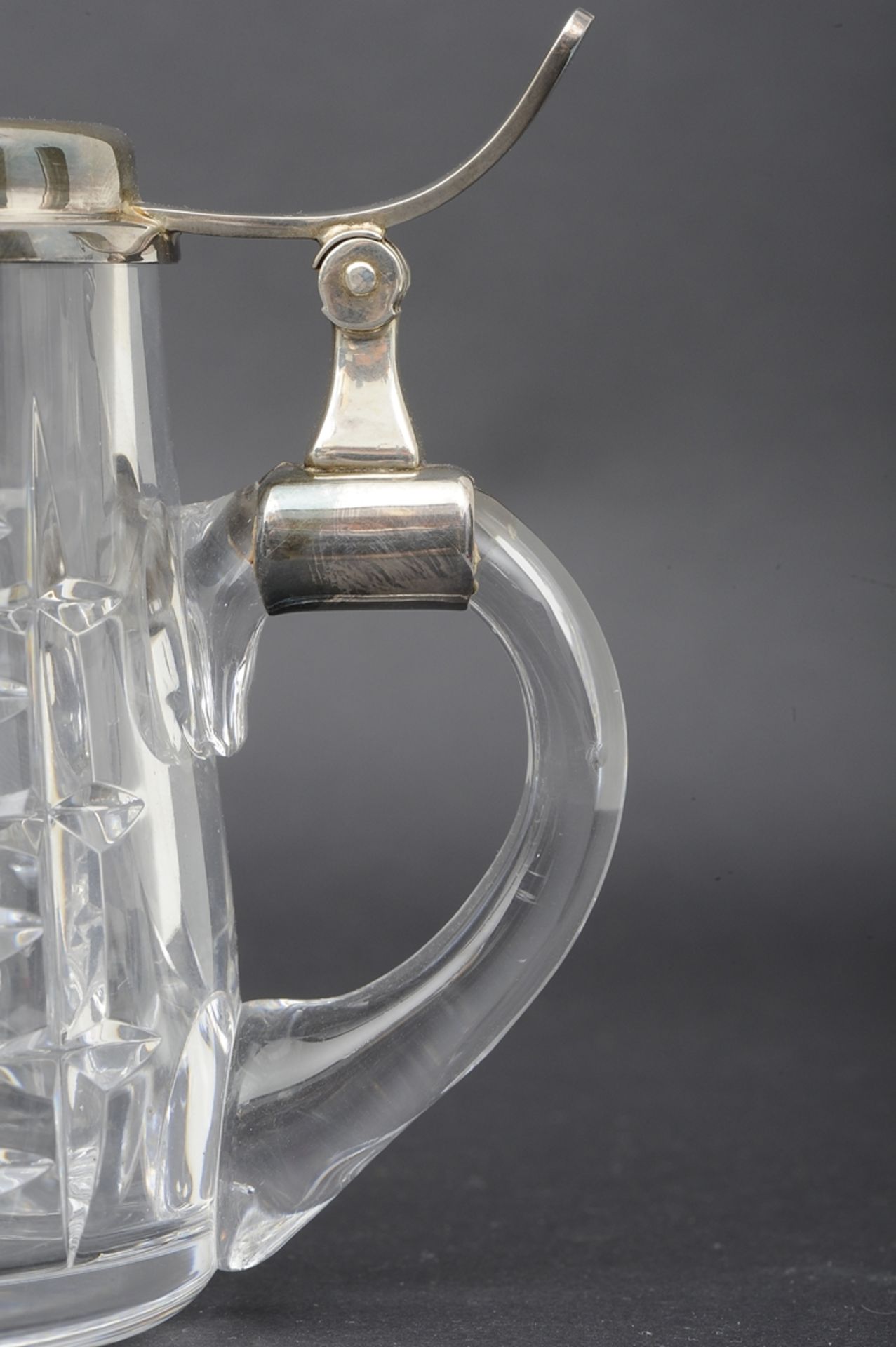 Schwerer Kristallglas-Deckelhumpen mit 925er Sterlingsilbermontur, Mitte 20. Jhdt., Höhe ca. 12 cm, - Image 4 of 8