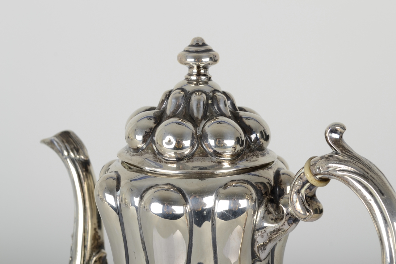 Kernstück, 800er Silber, Kaffee- und Teekanne mit scharnierten Deckeln, Sahnekännchen und Zuckersch - Image 4 of 25