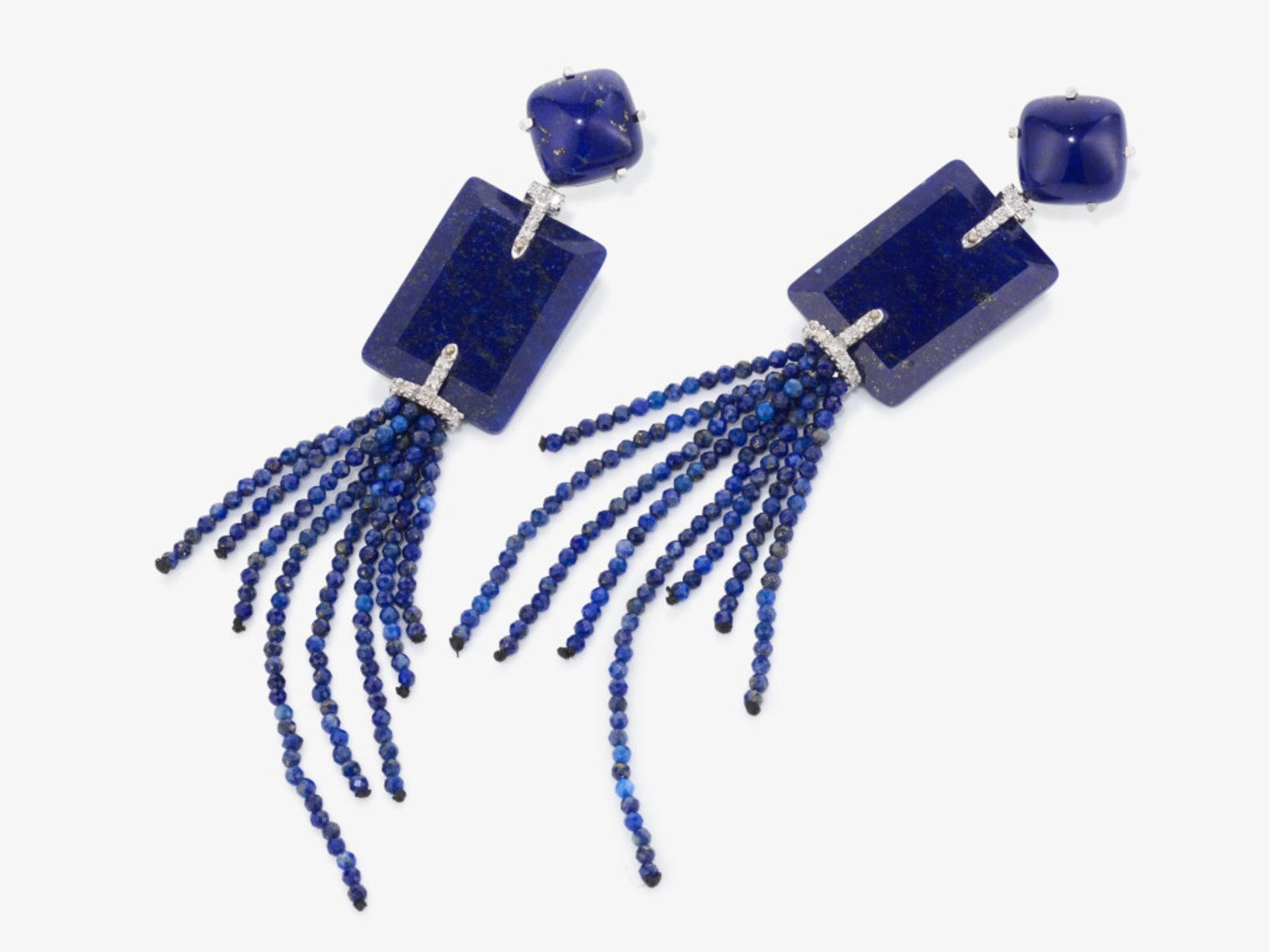 Ein Paar Paar ausdrucksvolle Ohrstecker verziert mit Lapislazuli und Brillanten - Bild 2 aus 4